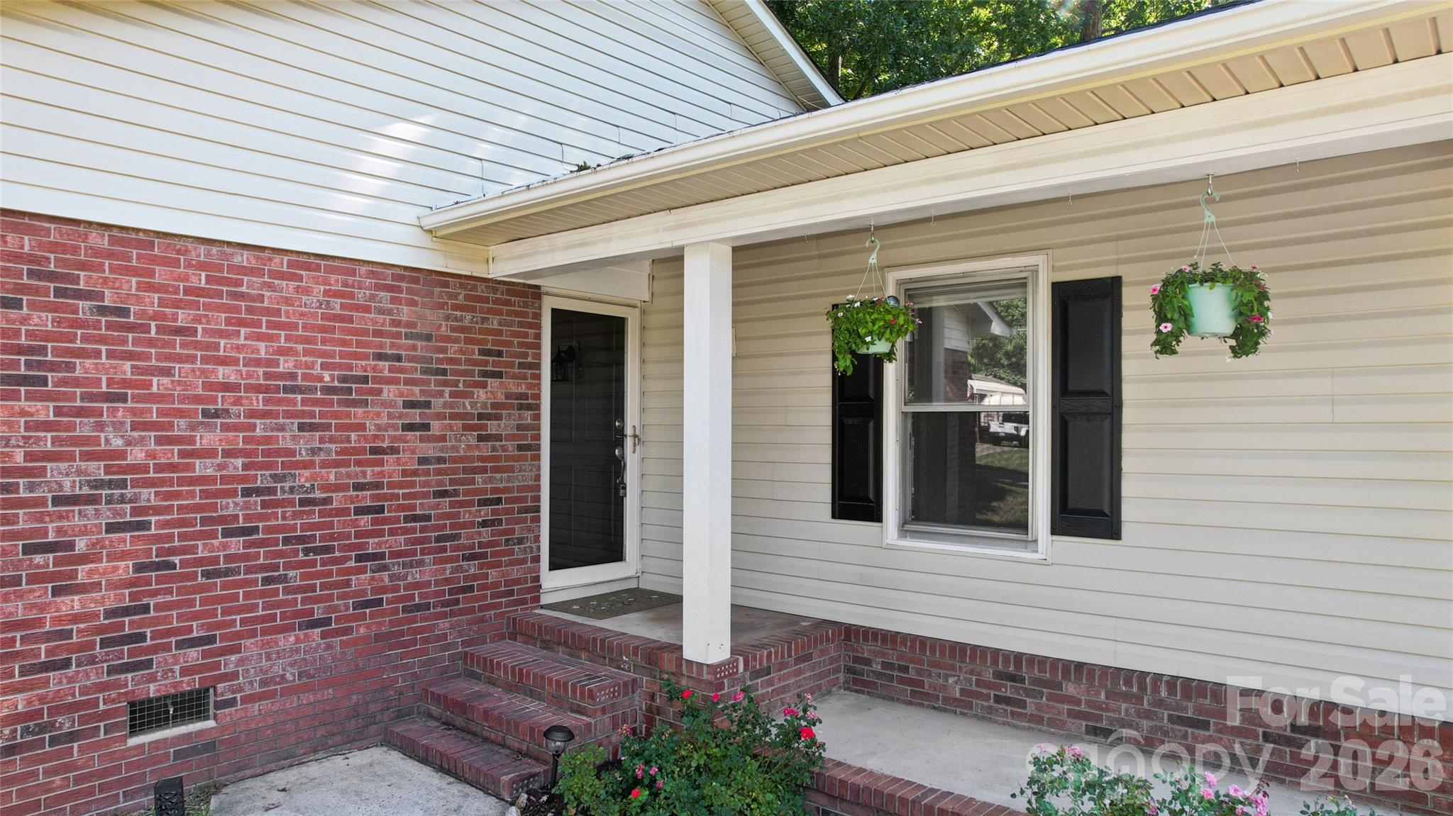 611 Woodland Drive Property Photo 3