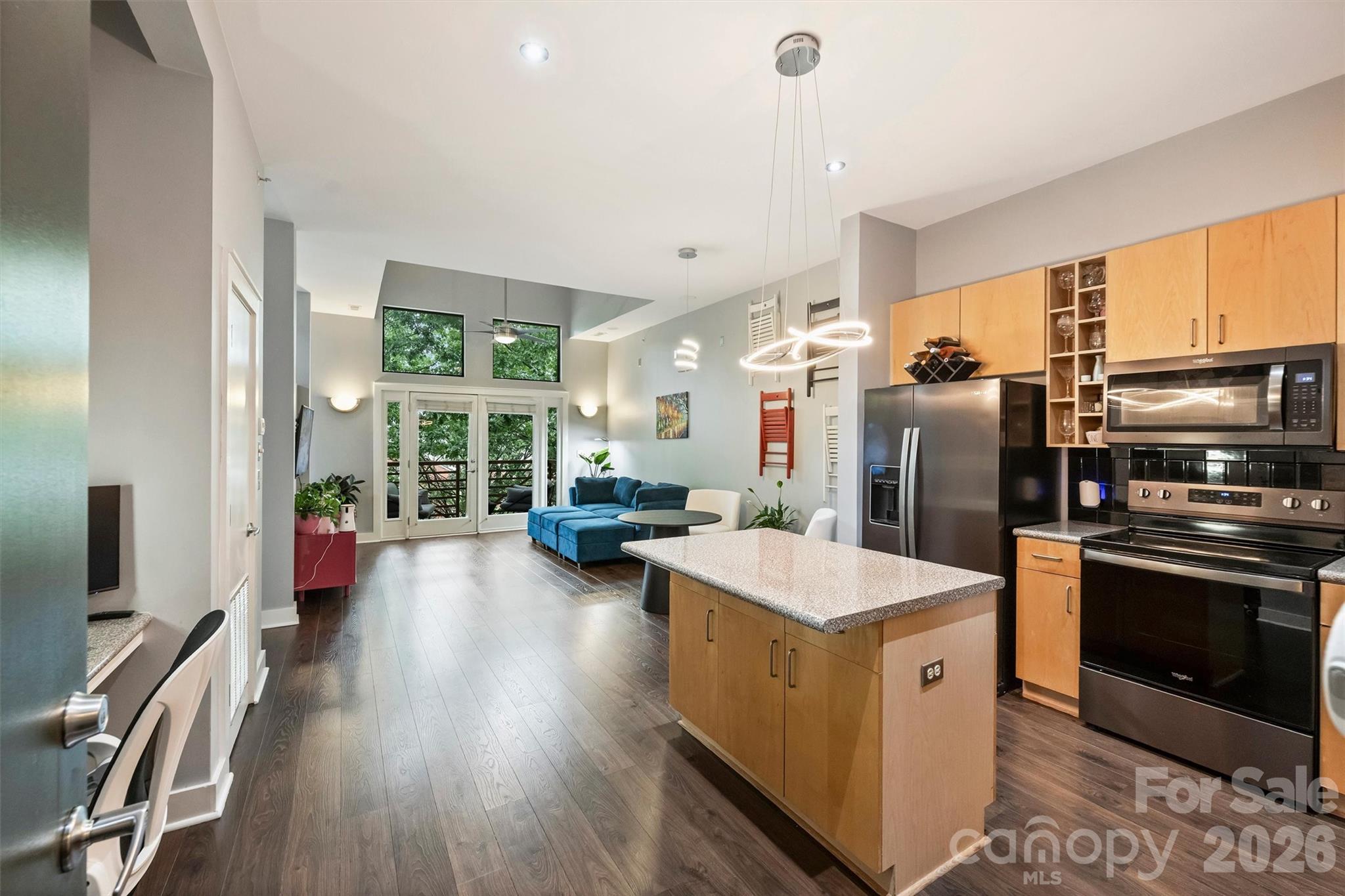 694 N Davidson Street Property Photo 4