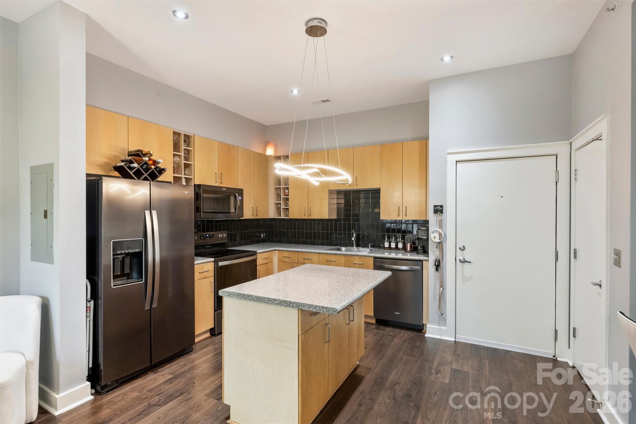 694 N Davidson Street Property Photo 6