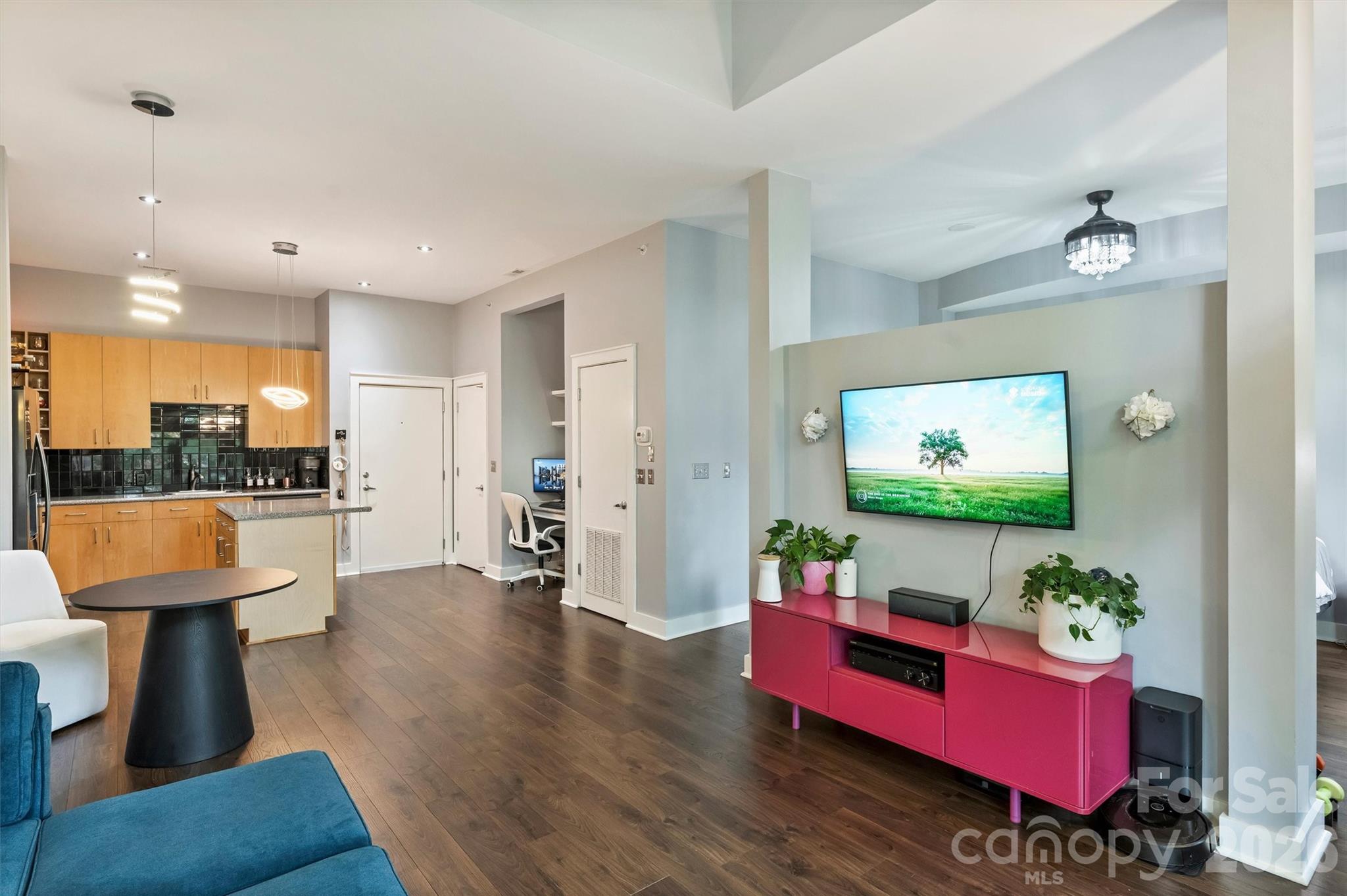 694 N Davidson Street Property Photo 17