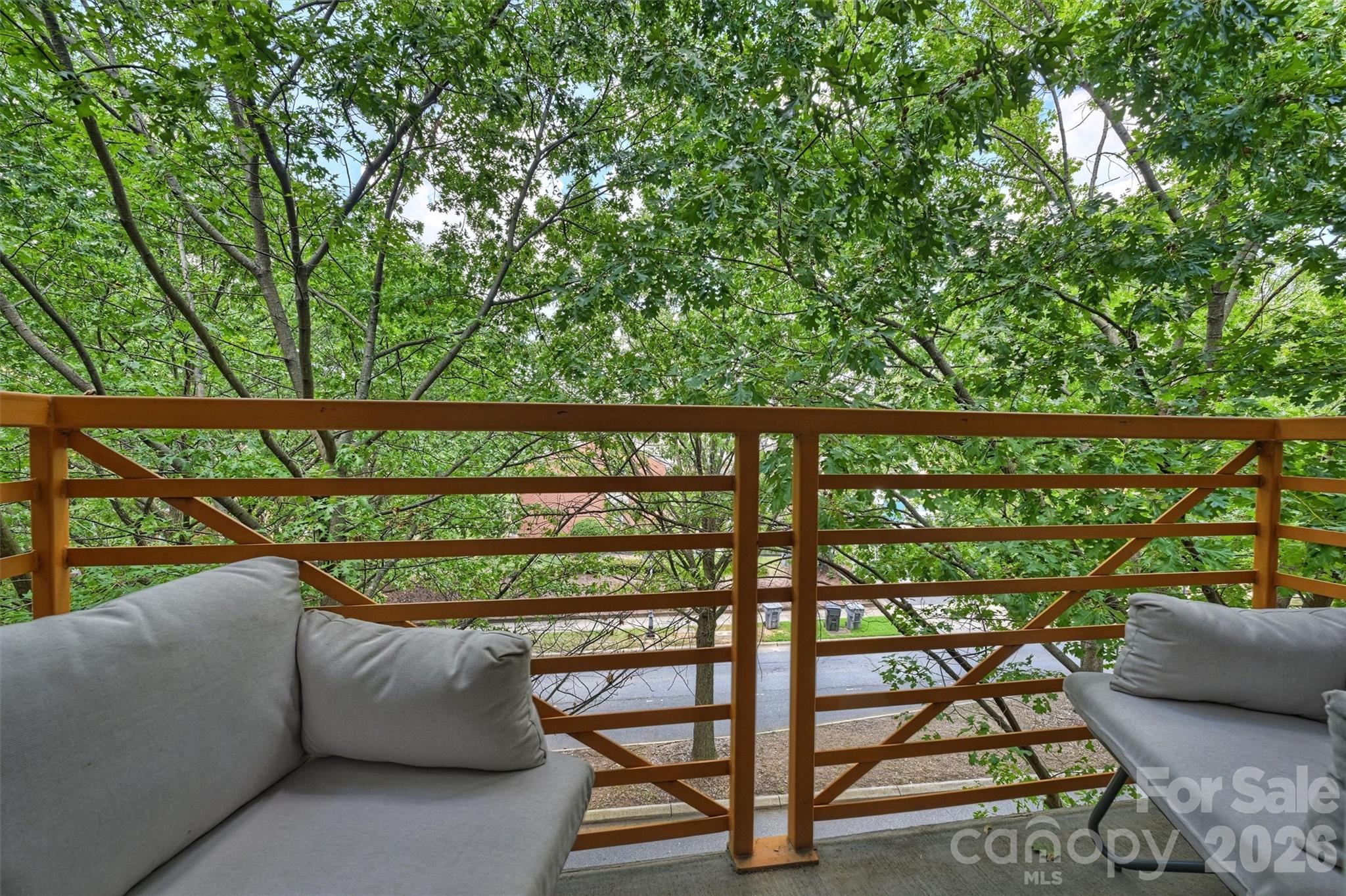 694 N Davidson Street Property Photo 27