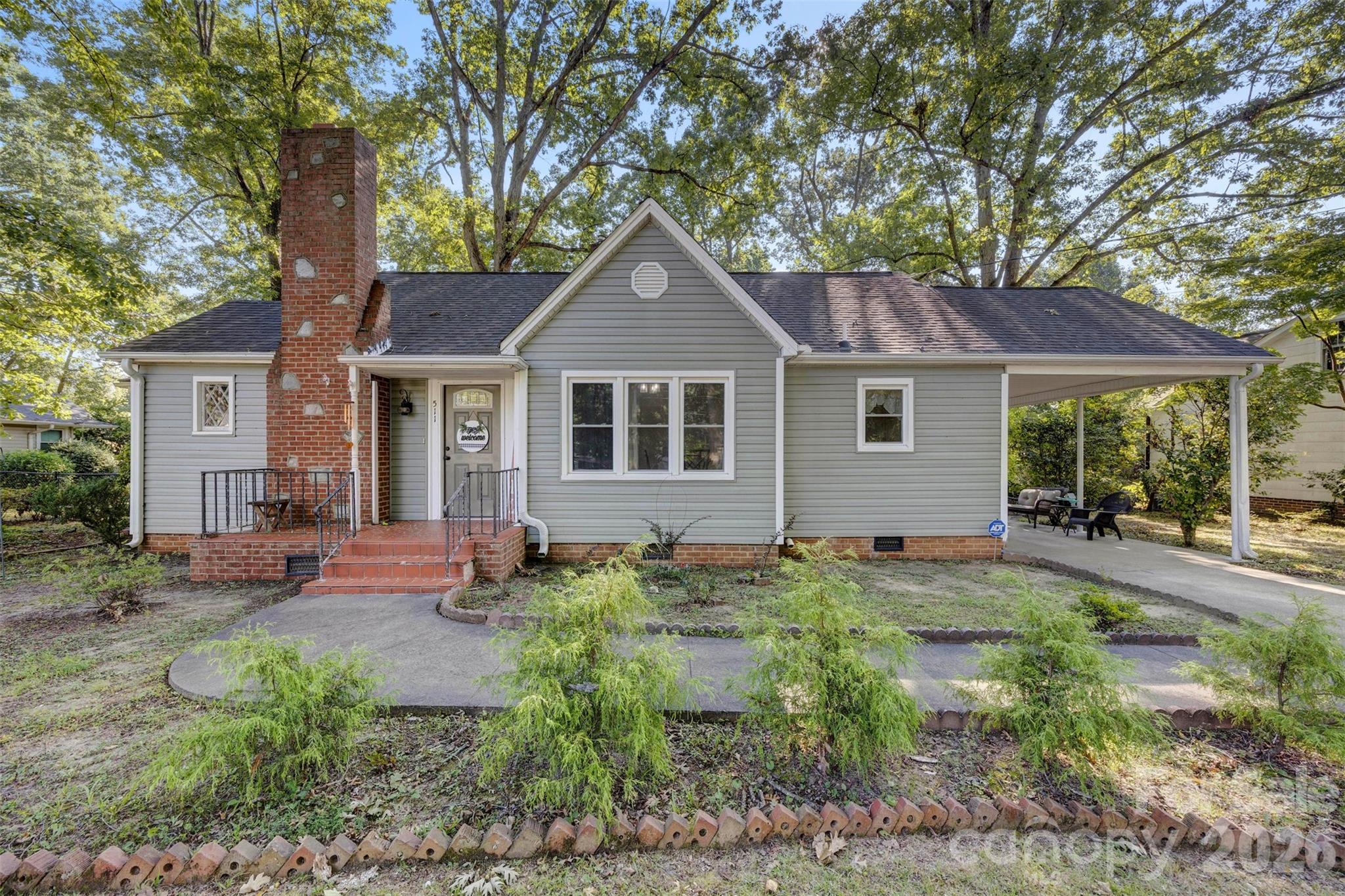 511 Woodside Drive Property Photo 1