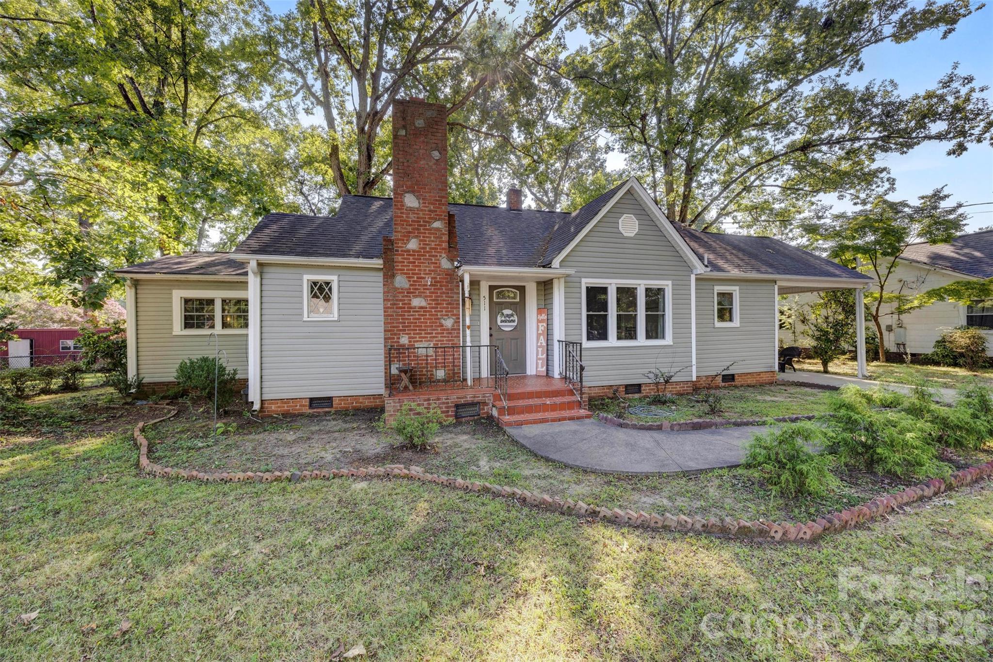 511 Woodside Drive Property Photo 2