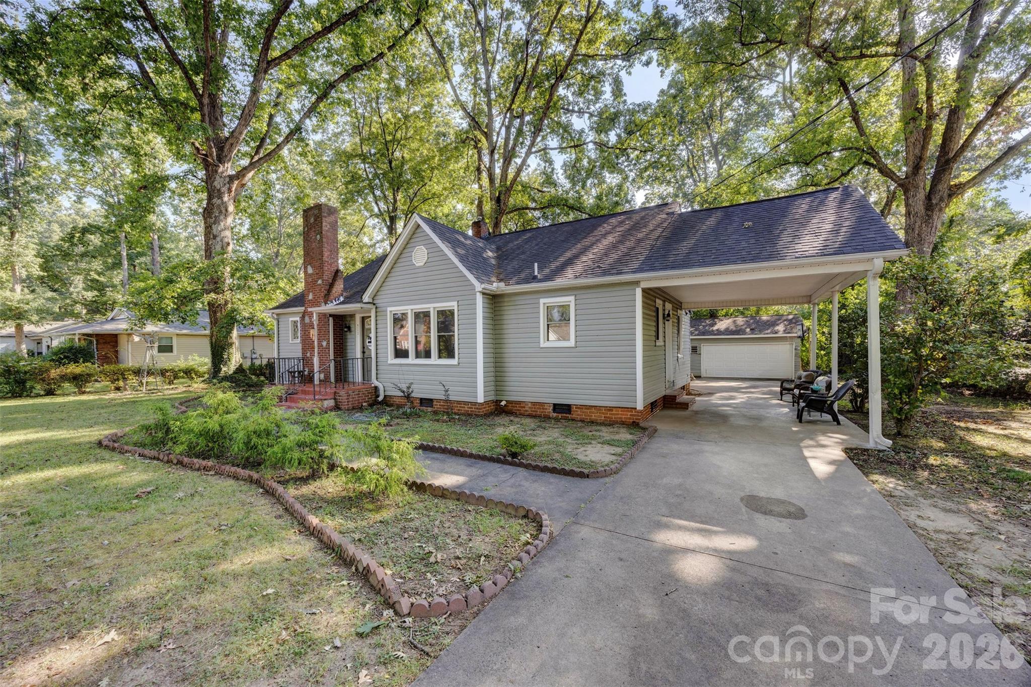 511 Woodside Drive Property Photo 3