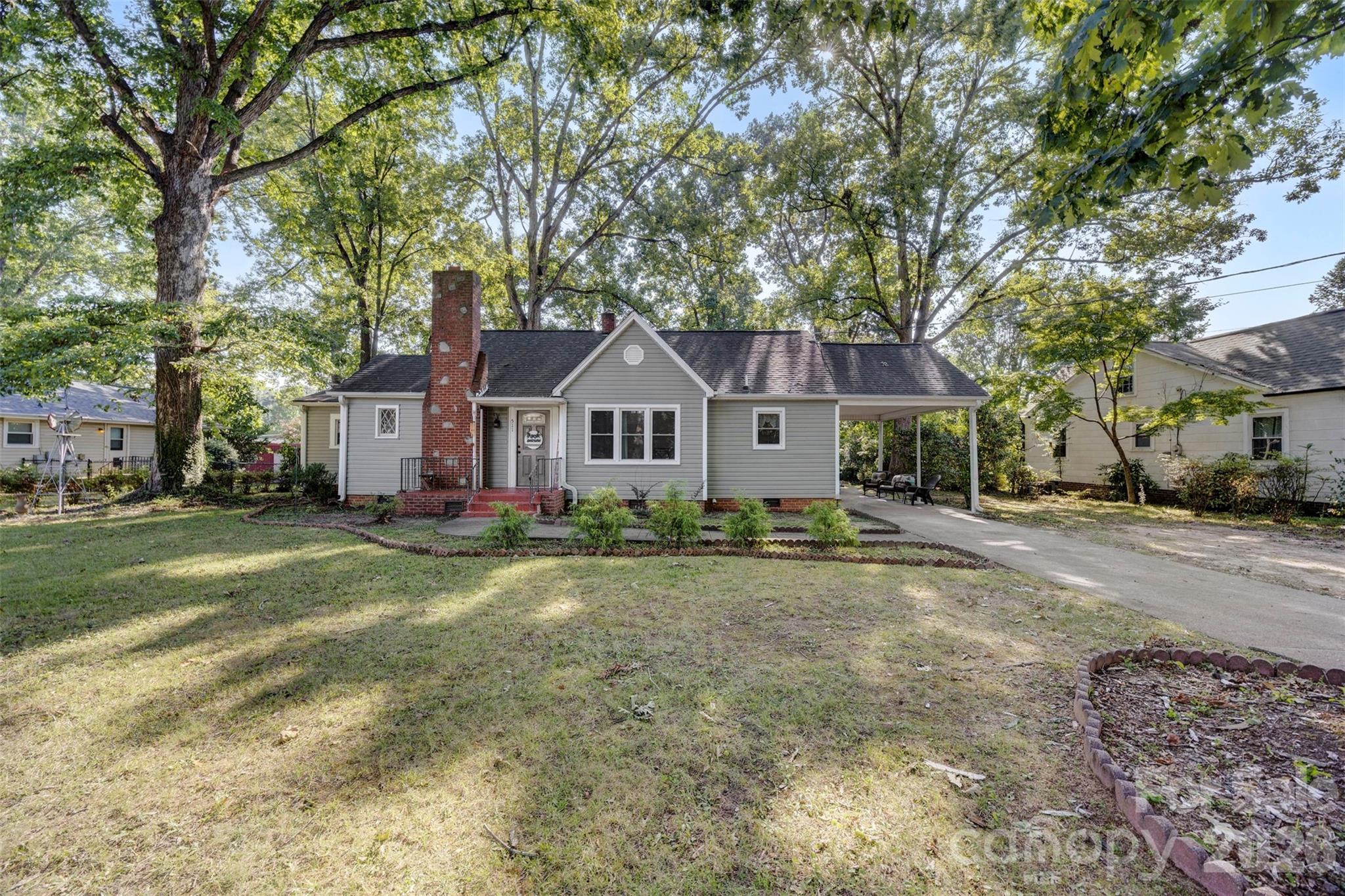 511 Woodside Drive Property Photo 4
