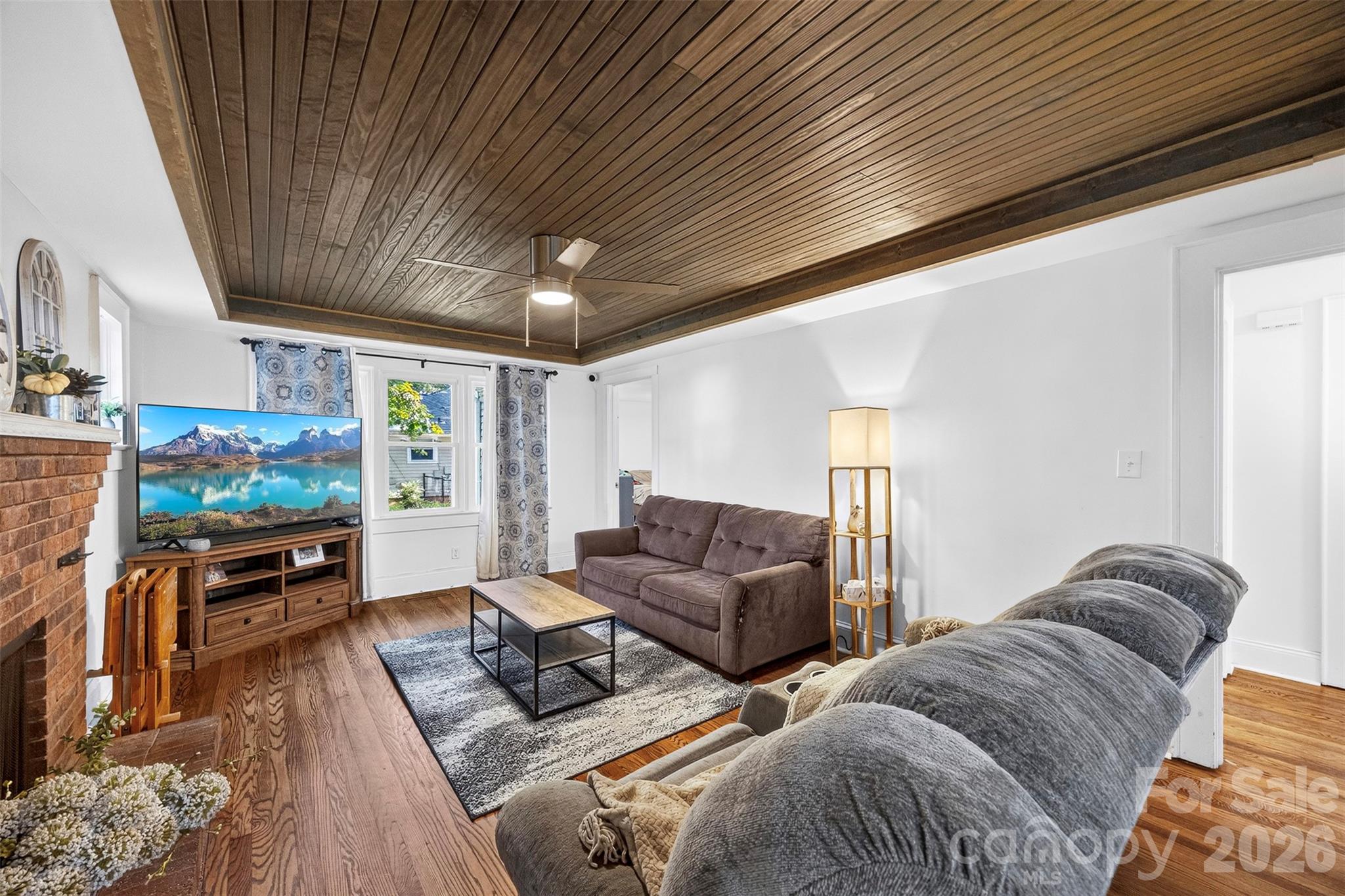 511 Woodside Drive Property Photo 6