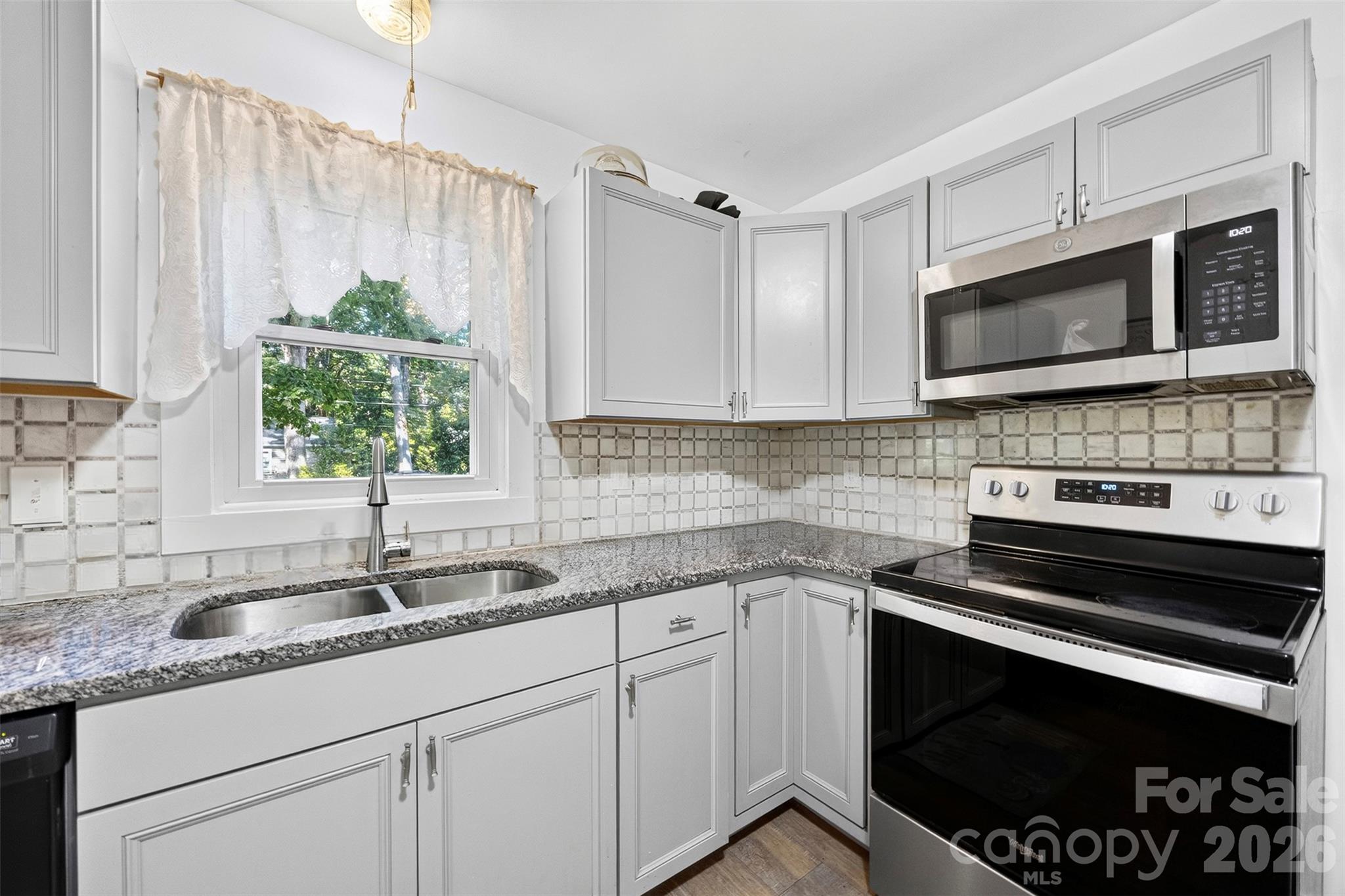 511 Woodside Drive Property Photo 11