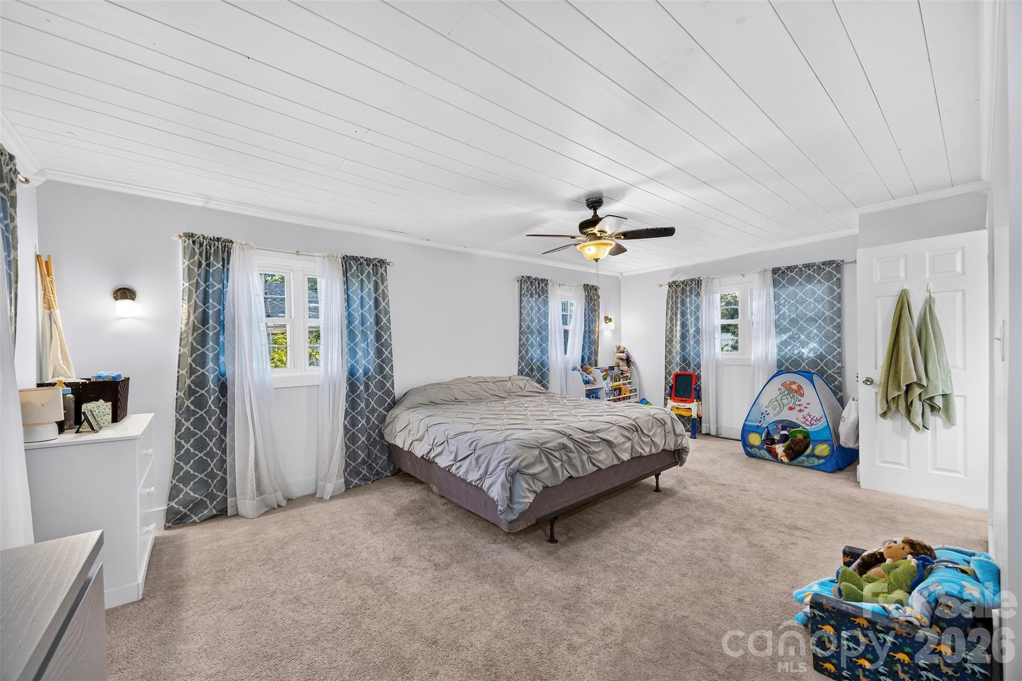 511 Woodside Drive Property Photo 13