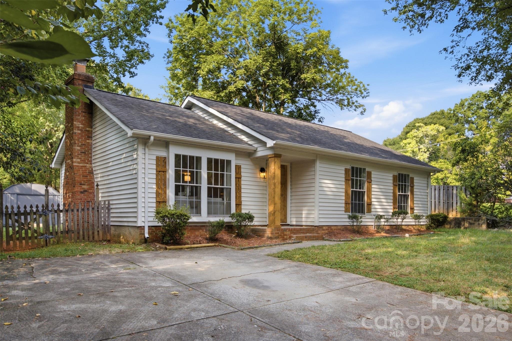 8056 Lawyers Road Property Photo 2