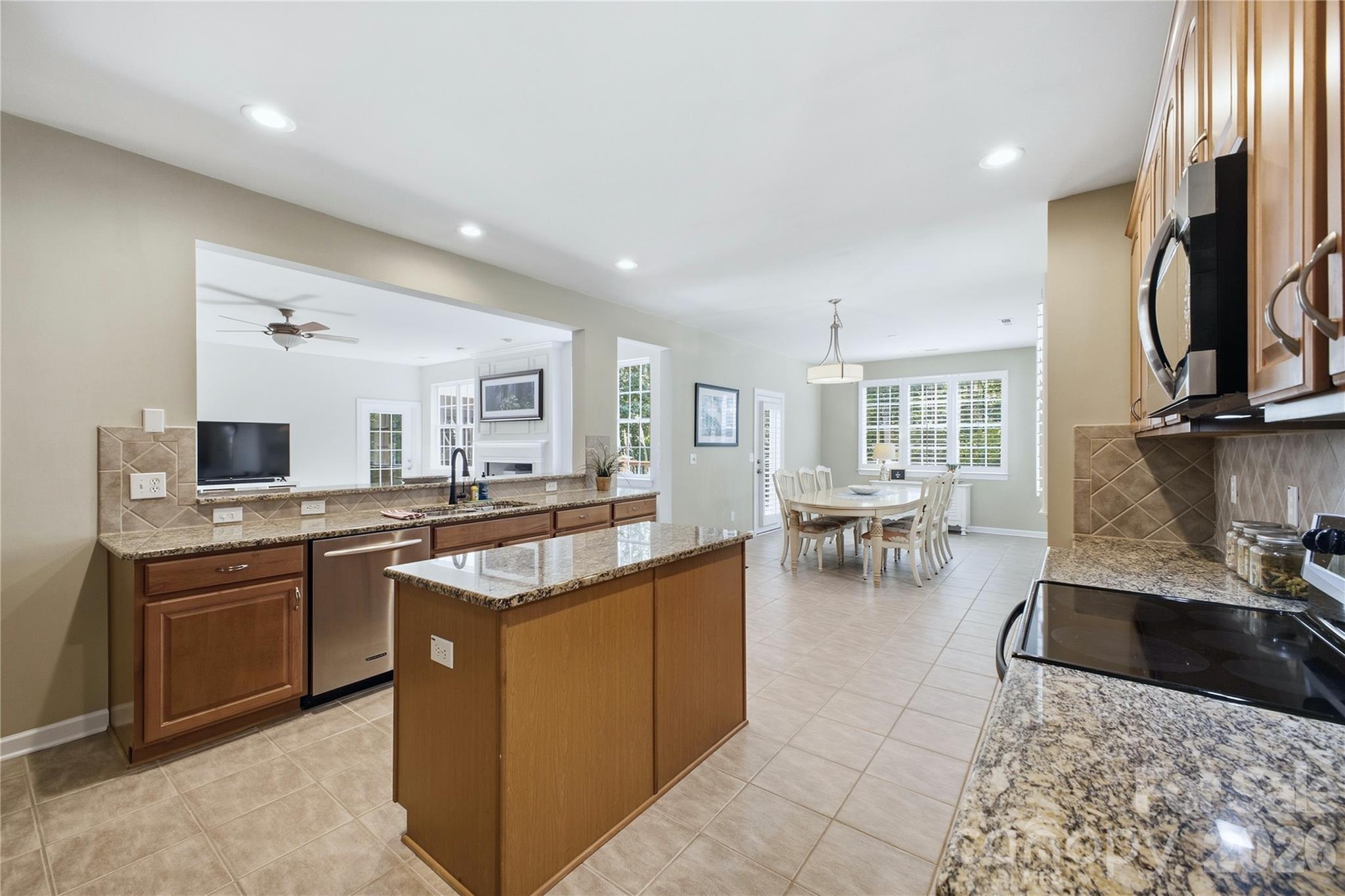 11019 King George Lane Property Photo 6
