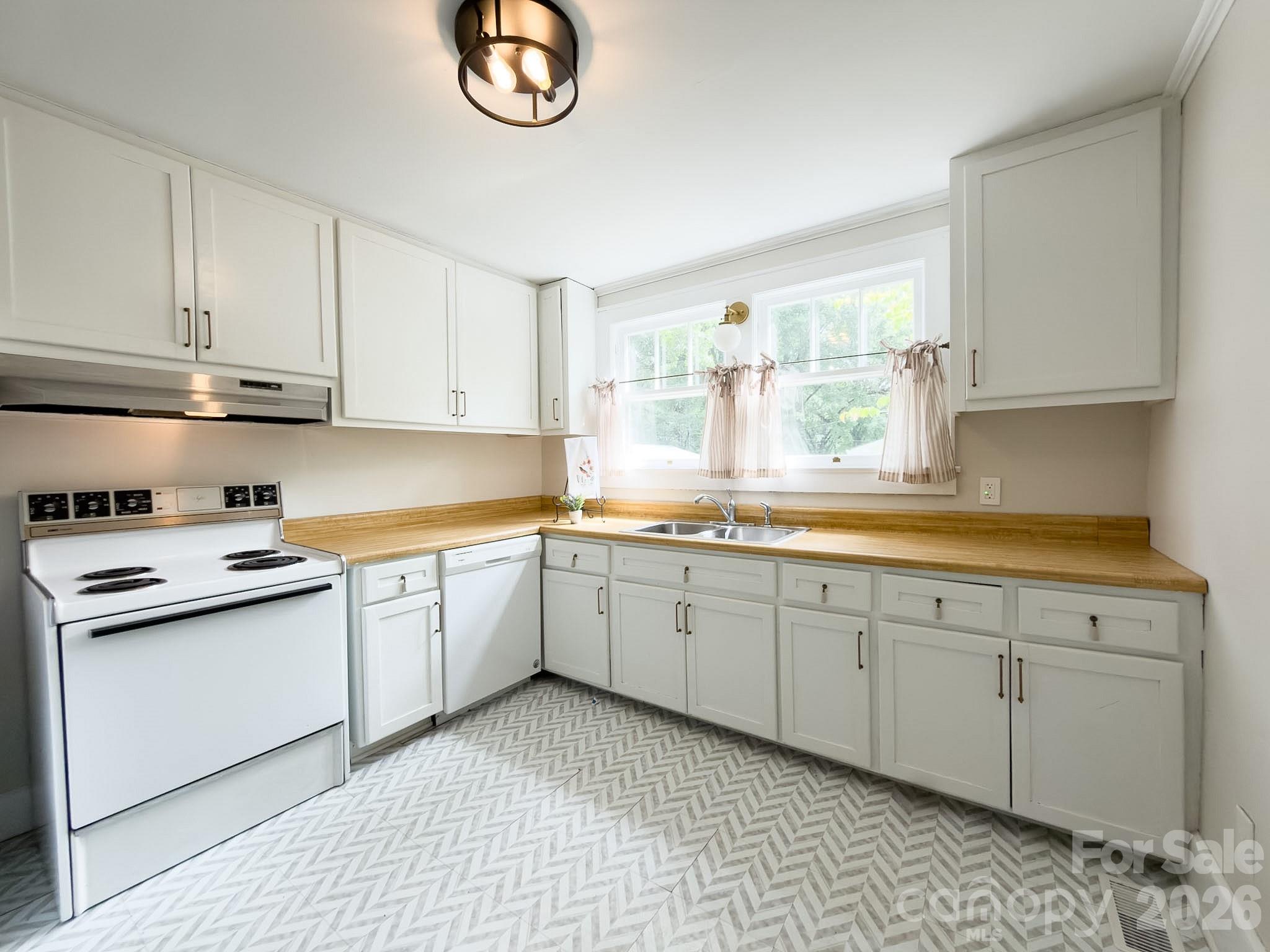 825 Montgomery Avenue Property Photo 10