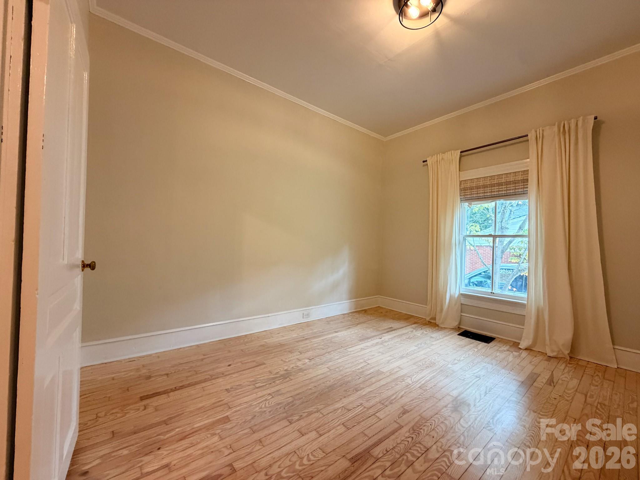 825 Montgomery Avenue Property Photo 15