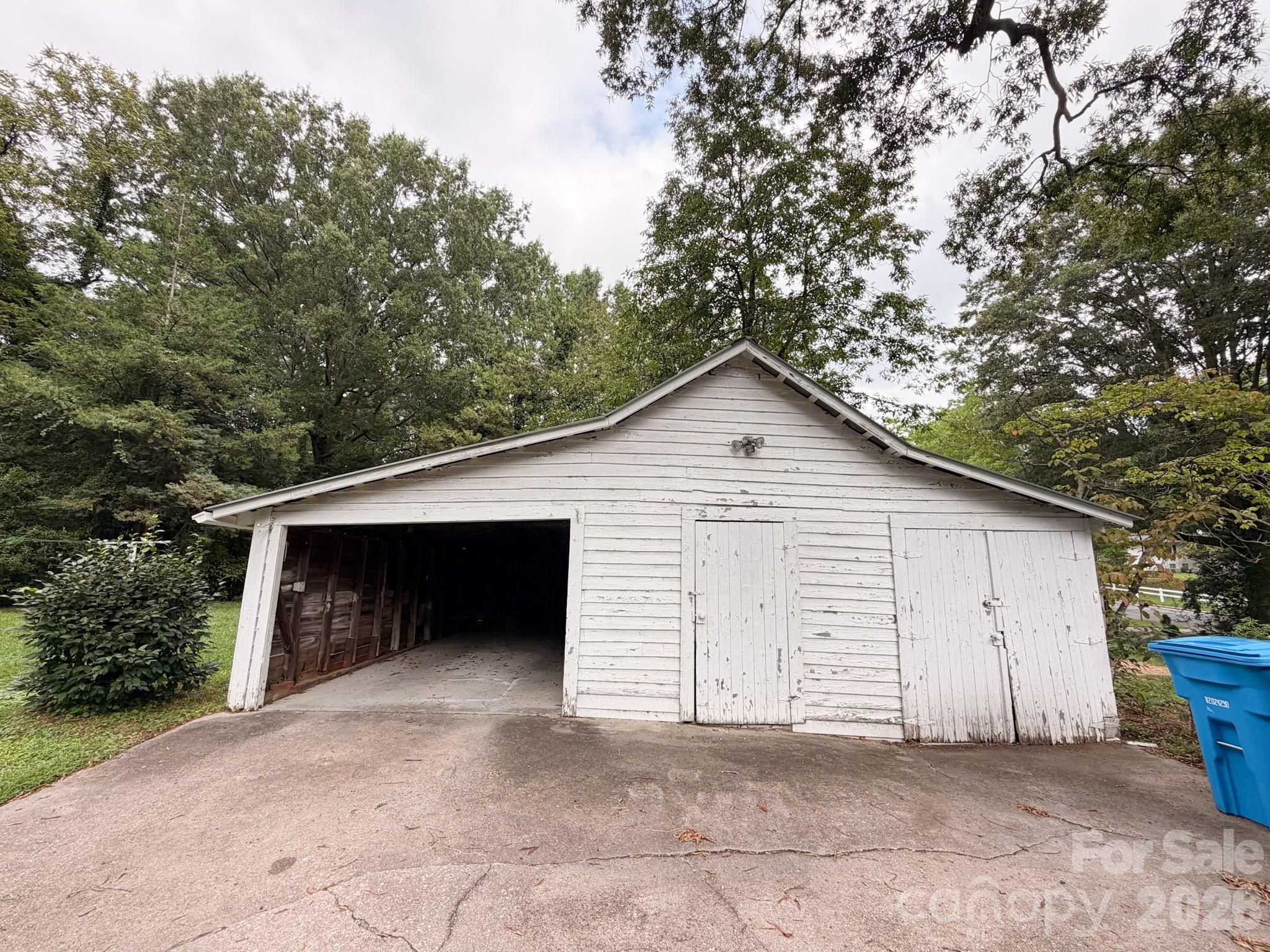 825 Montgomery Avenue Property Photo 18