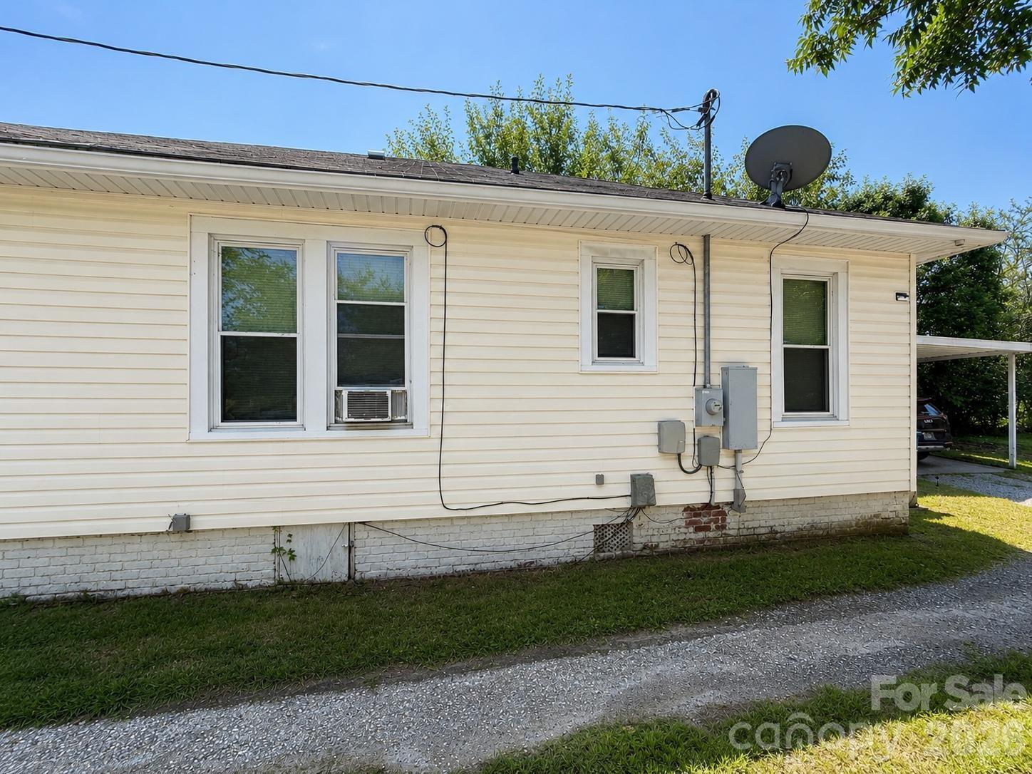 611 W Monroe Street Property Photo 2