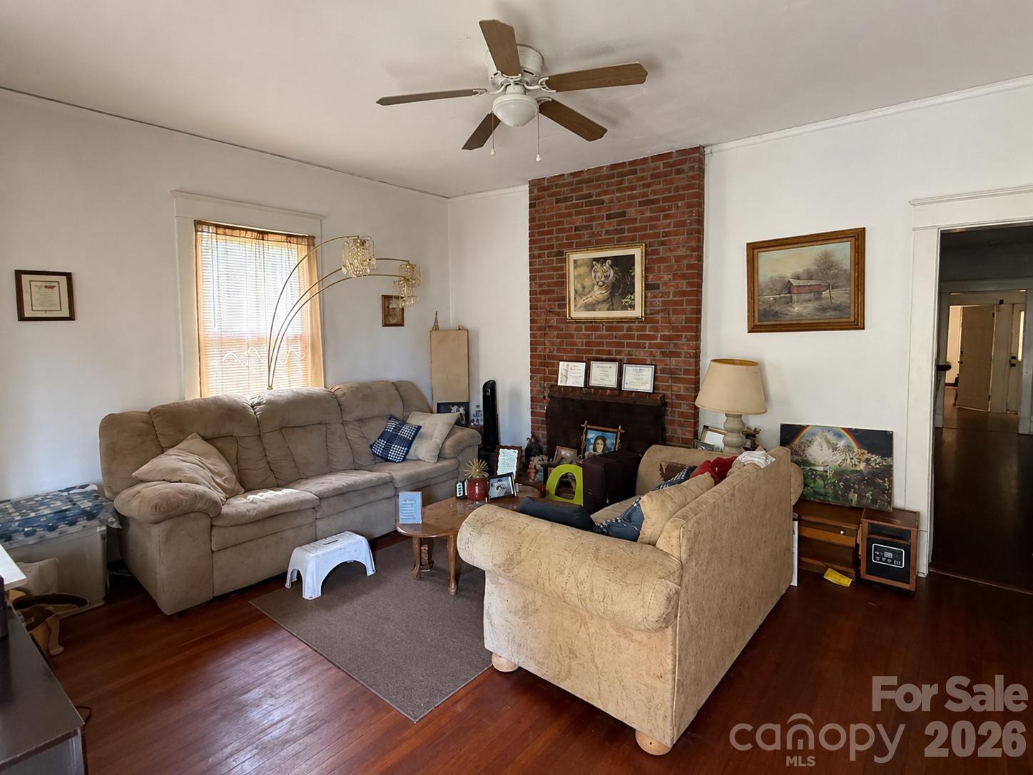 611 W Monroe Street Property Photo 4