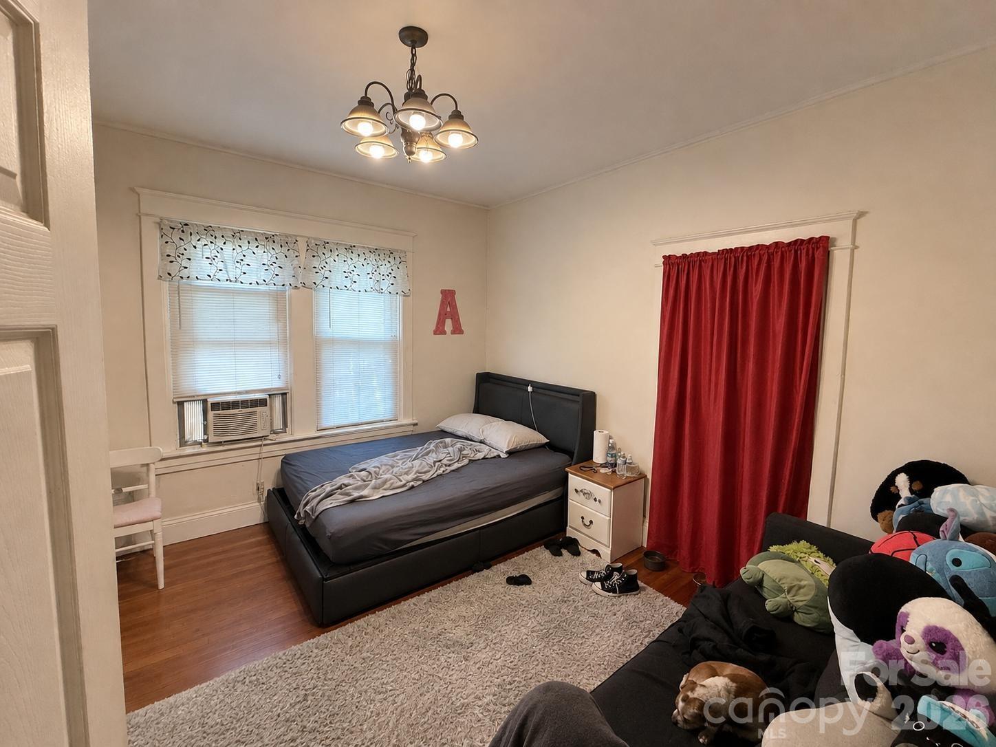 611 W Monroe Street Property Photo 8