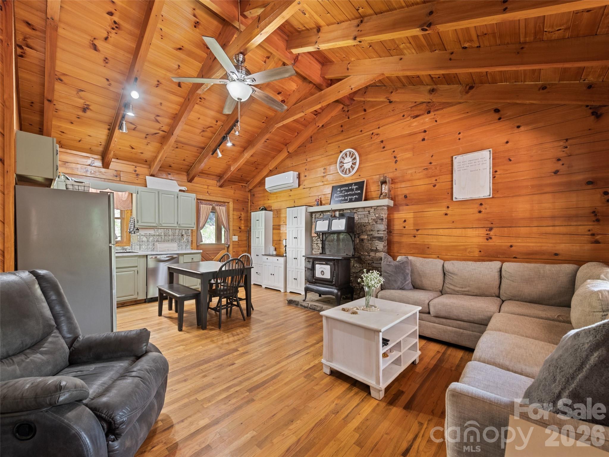 367 Robinson Road Property Photo 3