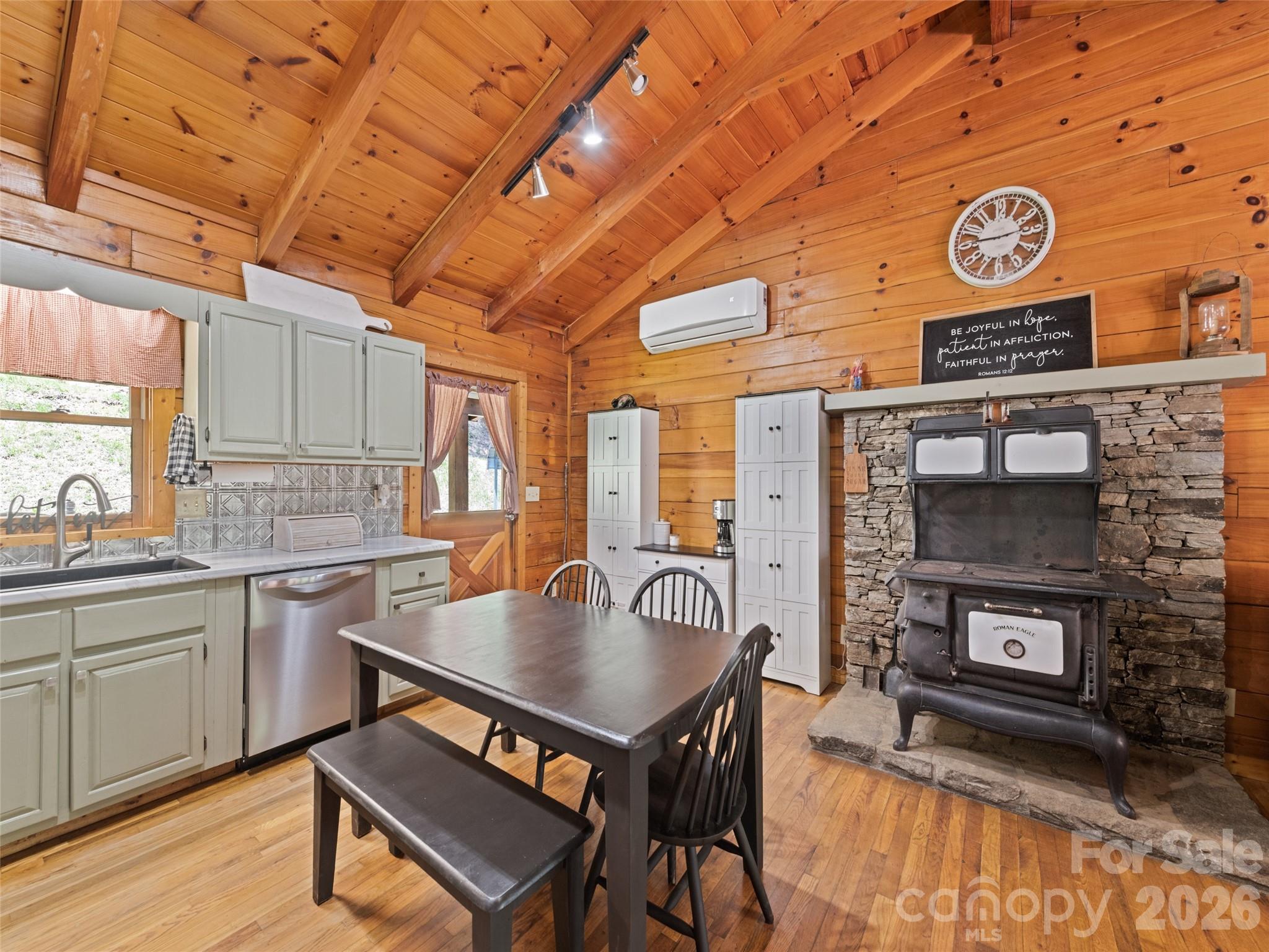 367 Robinson Road Property Photo 4