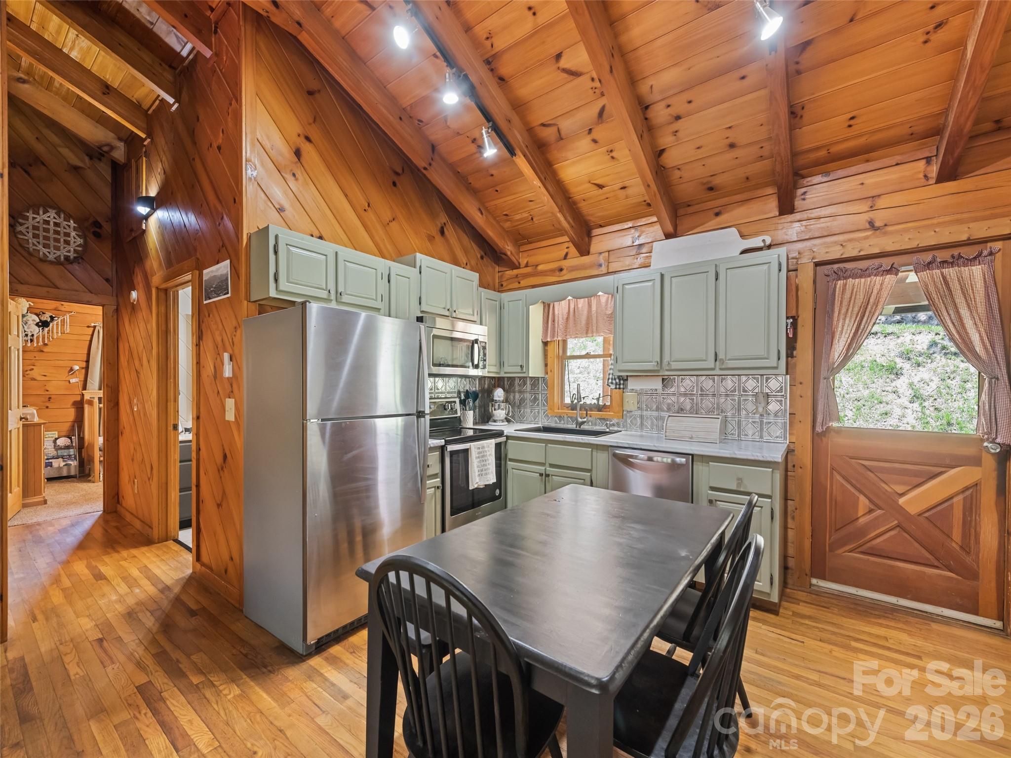 367 Robinson Road Property Photo 5