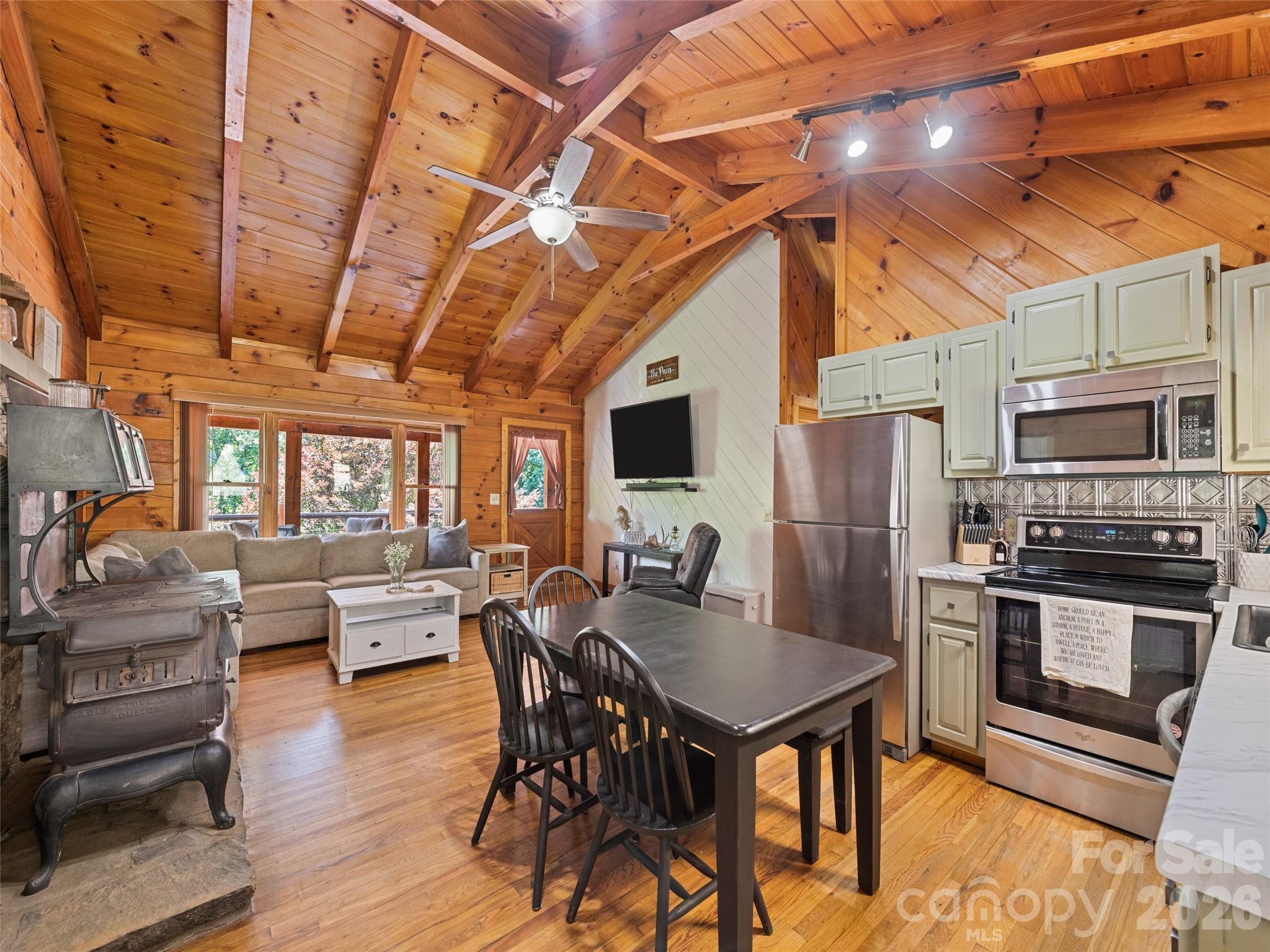 367 Robinson Road Property Photo 8