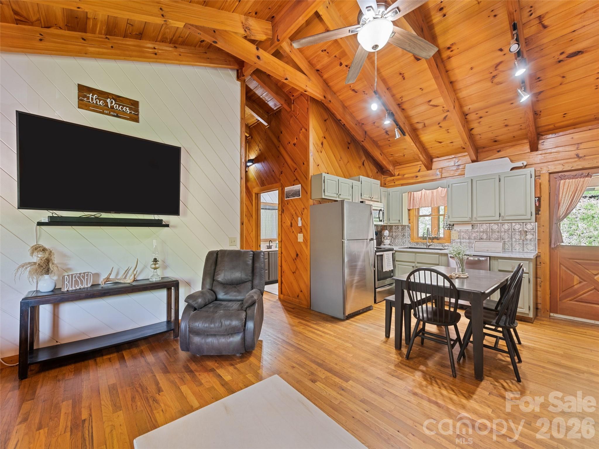 367 Robinson Road Property Photo 9