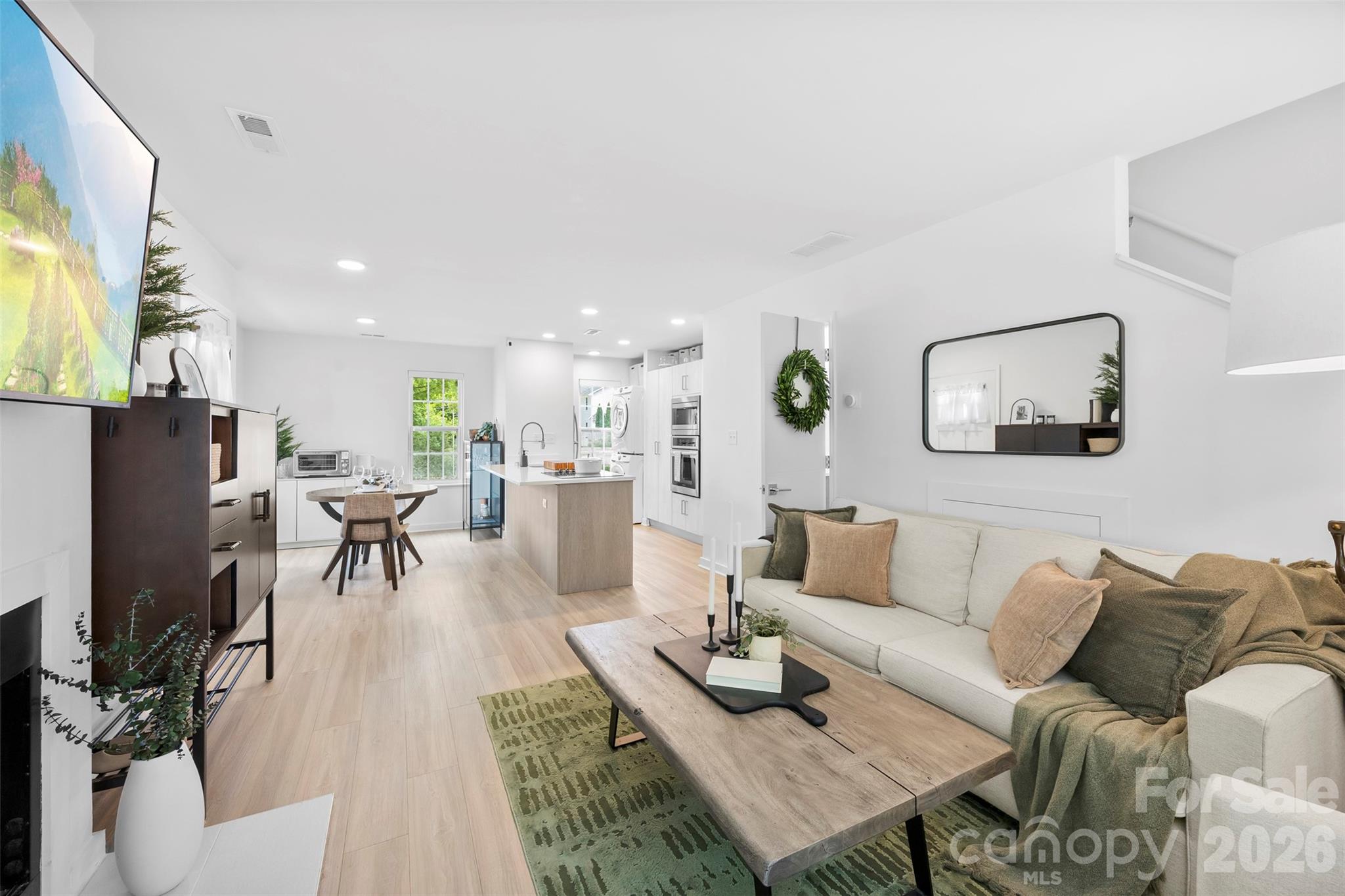 1511 Briar Creek Road B Property Photo 11