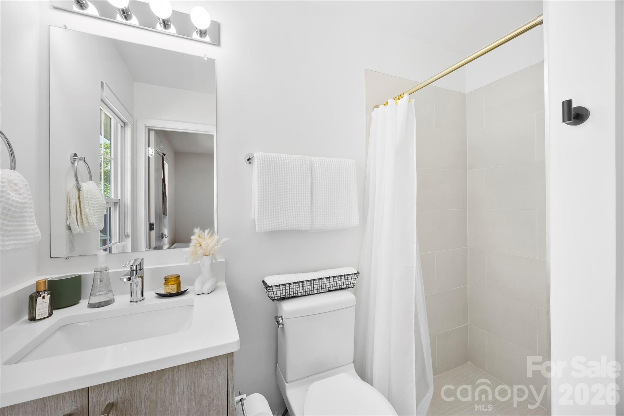 1511 Briar Creek Road B Property Photo 21