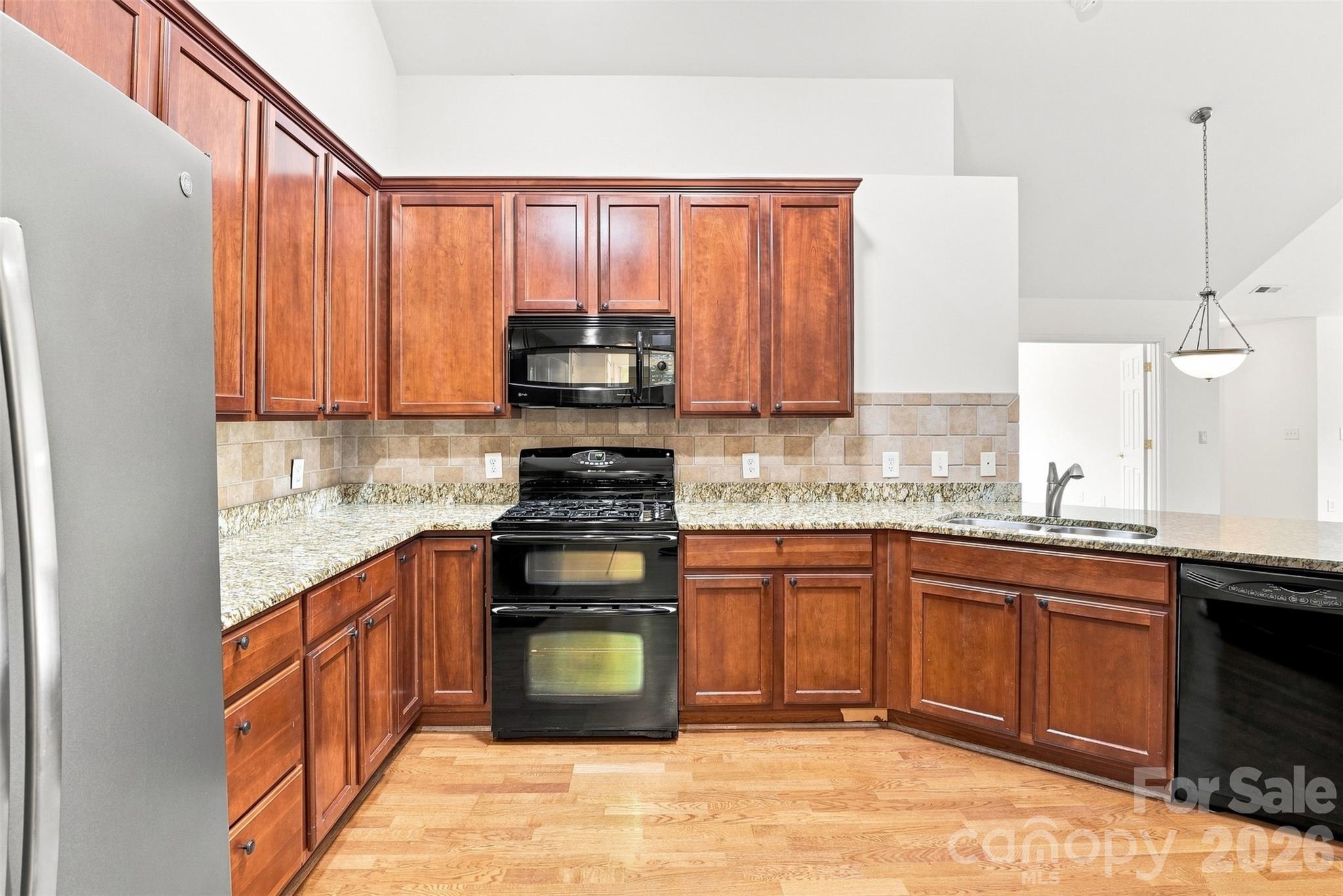 821 Ledgestone Court Property Photo 17