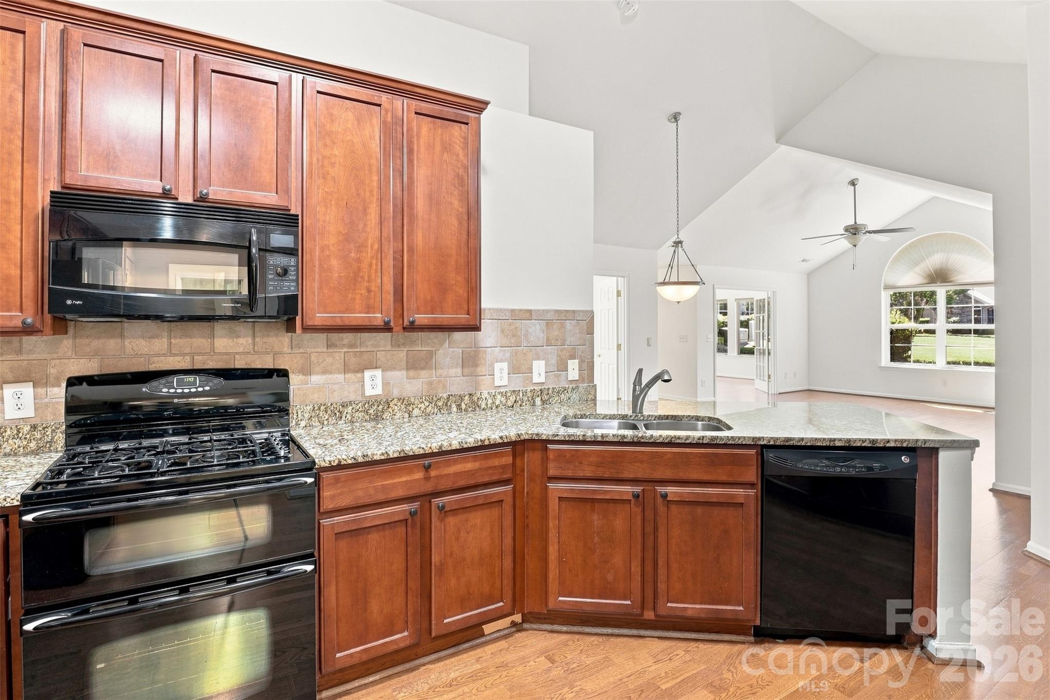 821 Ledgestone Court Property Photo 18