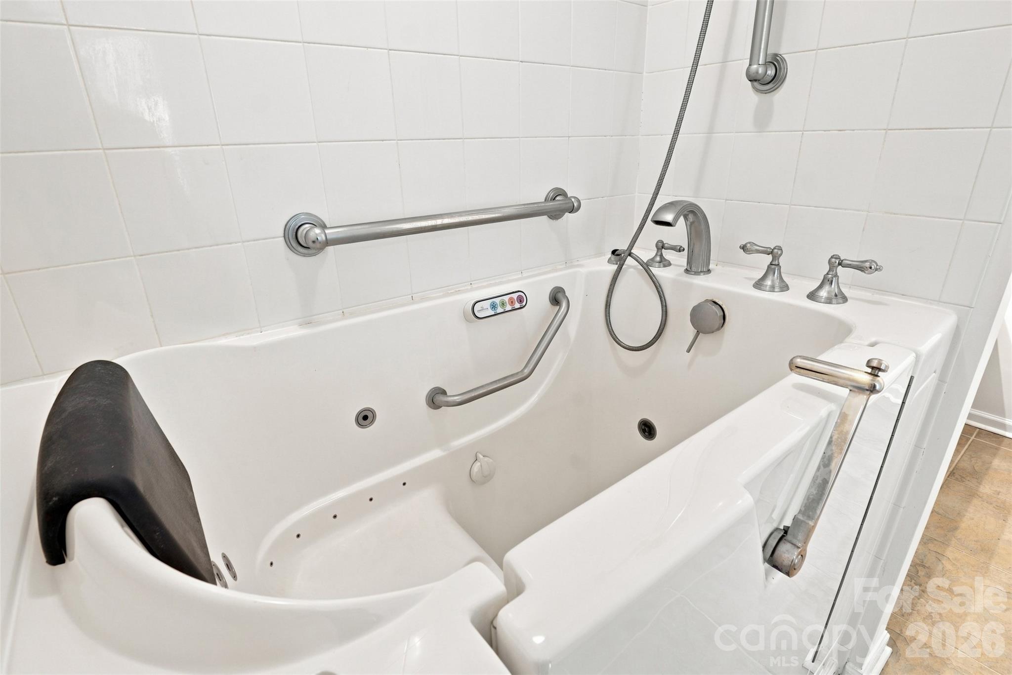 821 Ledgestone Court Property Photo 29