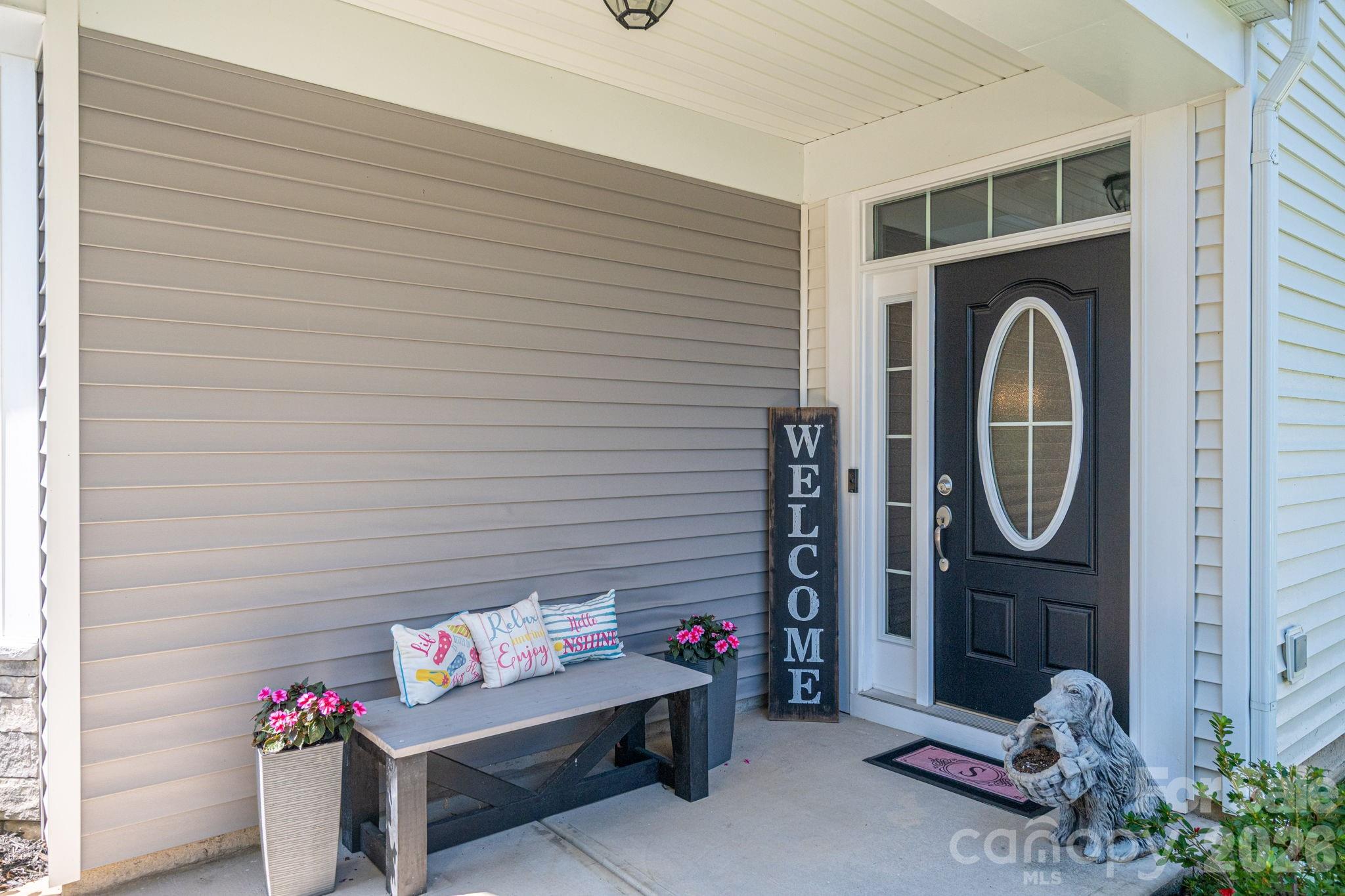 424 Planters Way Property Photo 3