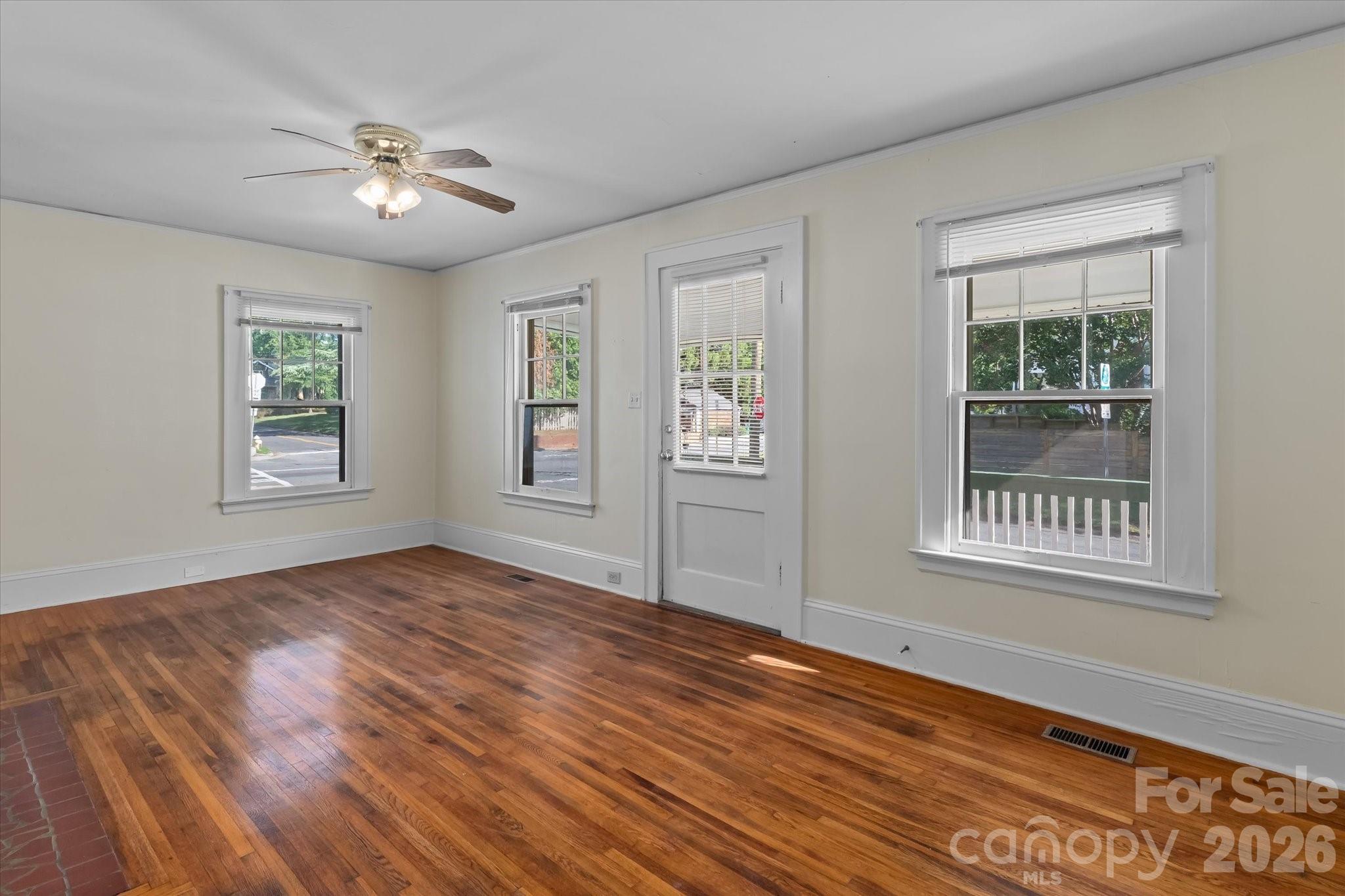2101 Kenilworth Avenue Property Photo 5