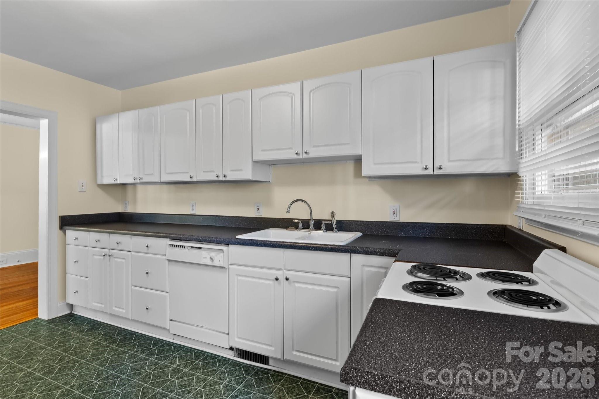 2101 Kenilworth Avenue Property Photo 10