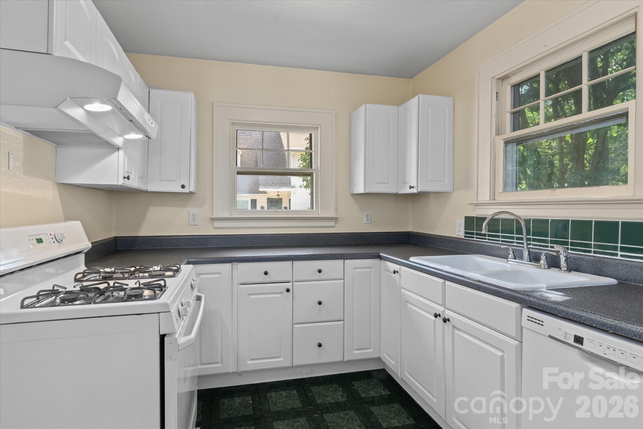 2101 Kenilworth Avenue Property Photo 11