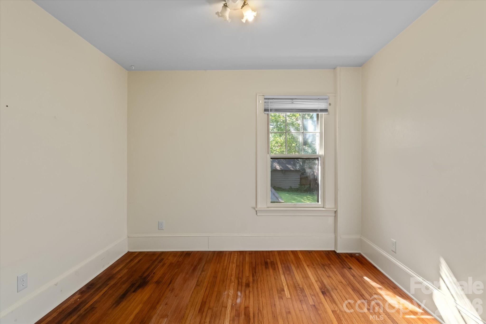 2101 Kenilworth Avenue Property Photo 12