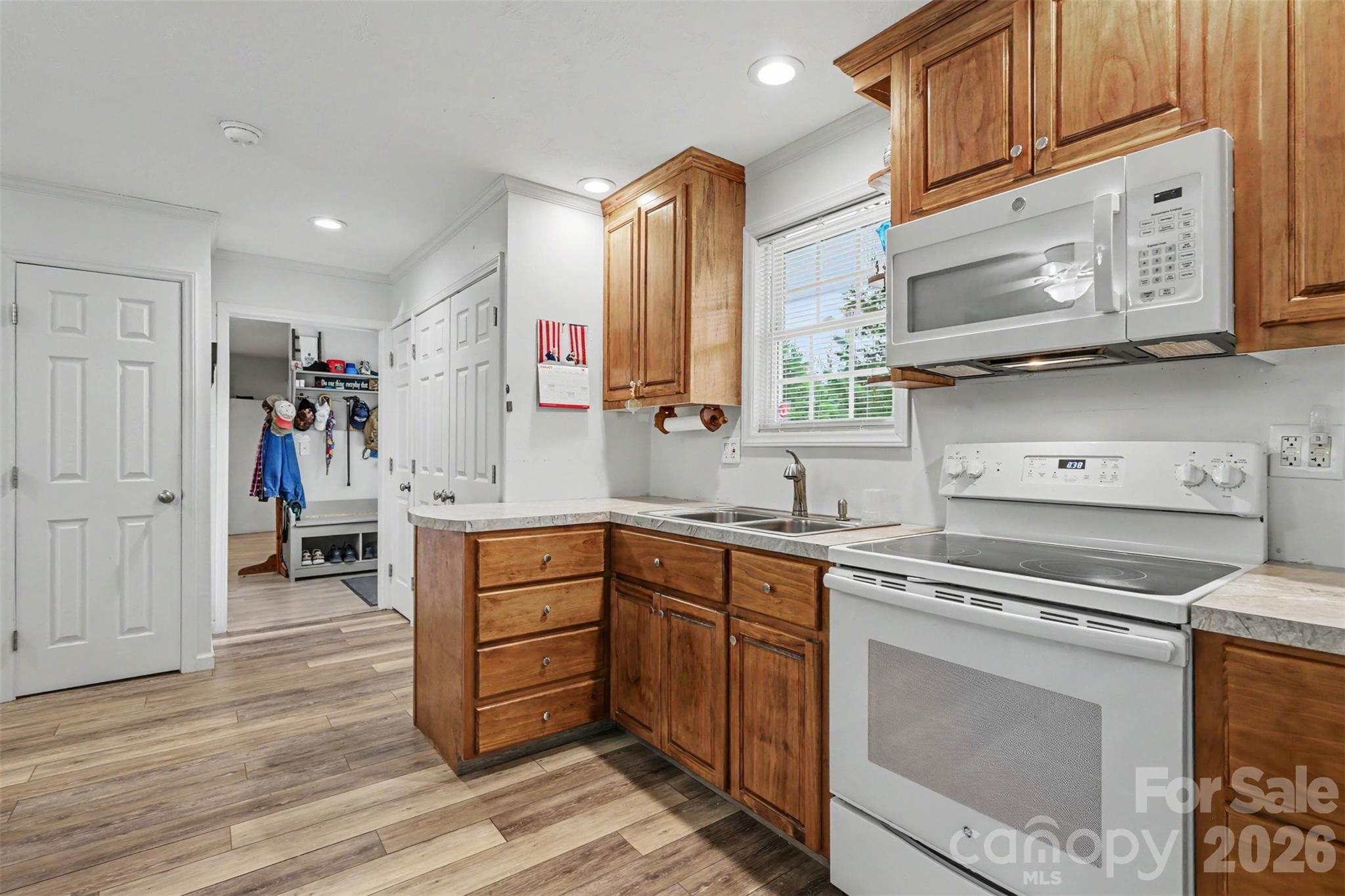 9324 Simpson Road Property Photo 4