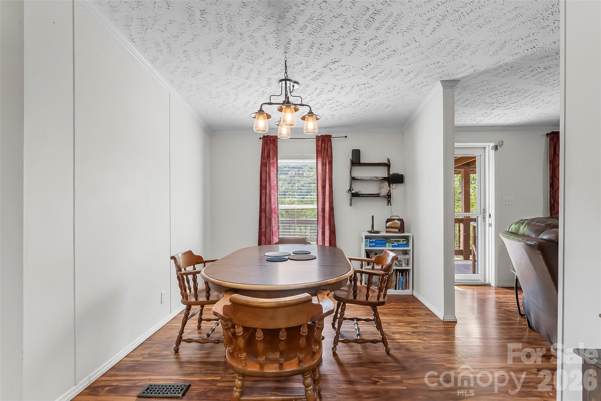 245 Merry Way Property Photo 6