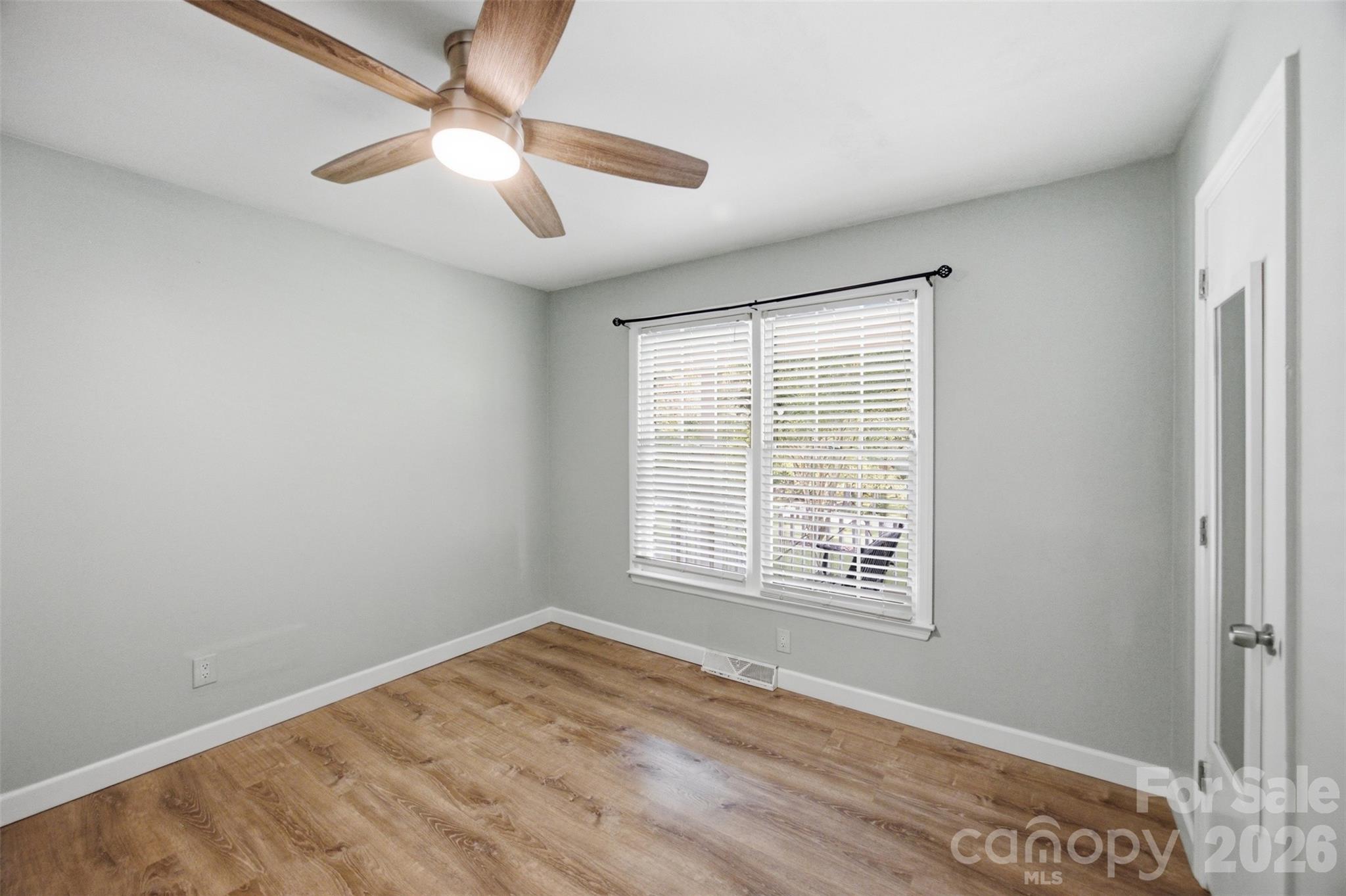 815 Lakeside Circle Property Photo 16