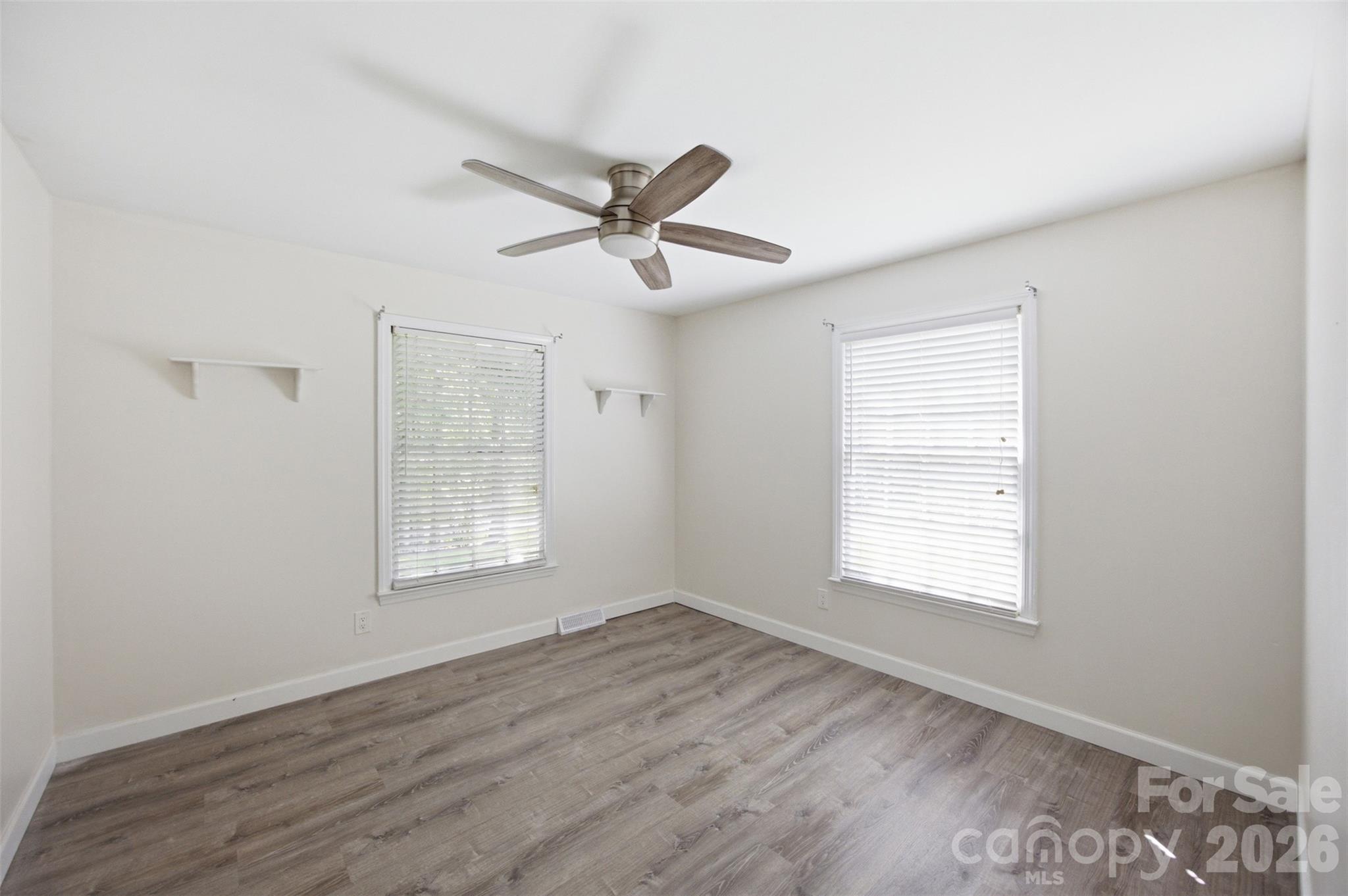 815 Lakeside Circle Property Photo 18