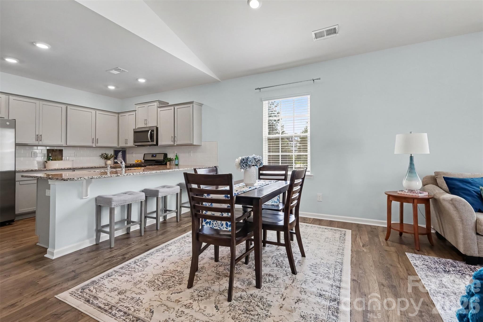 7594 Stonehouse Drive Property Photo 4
