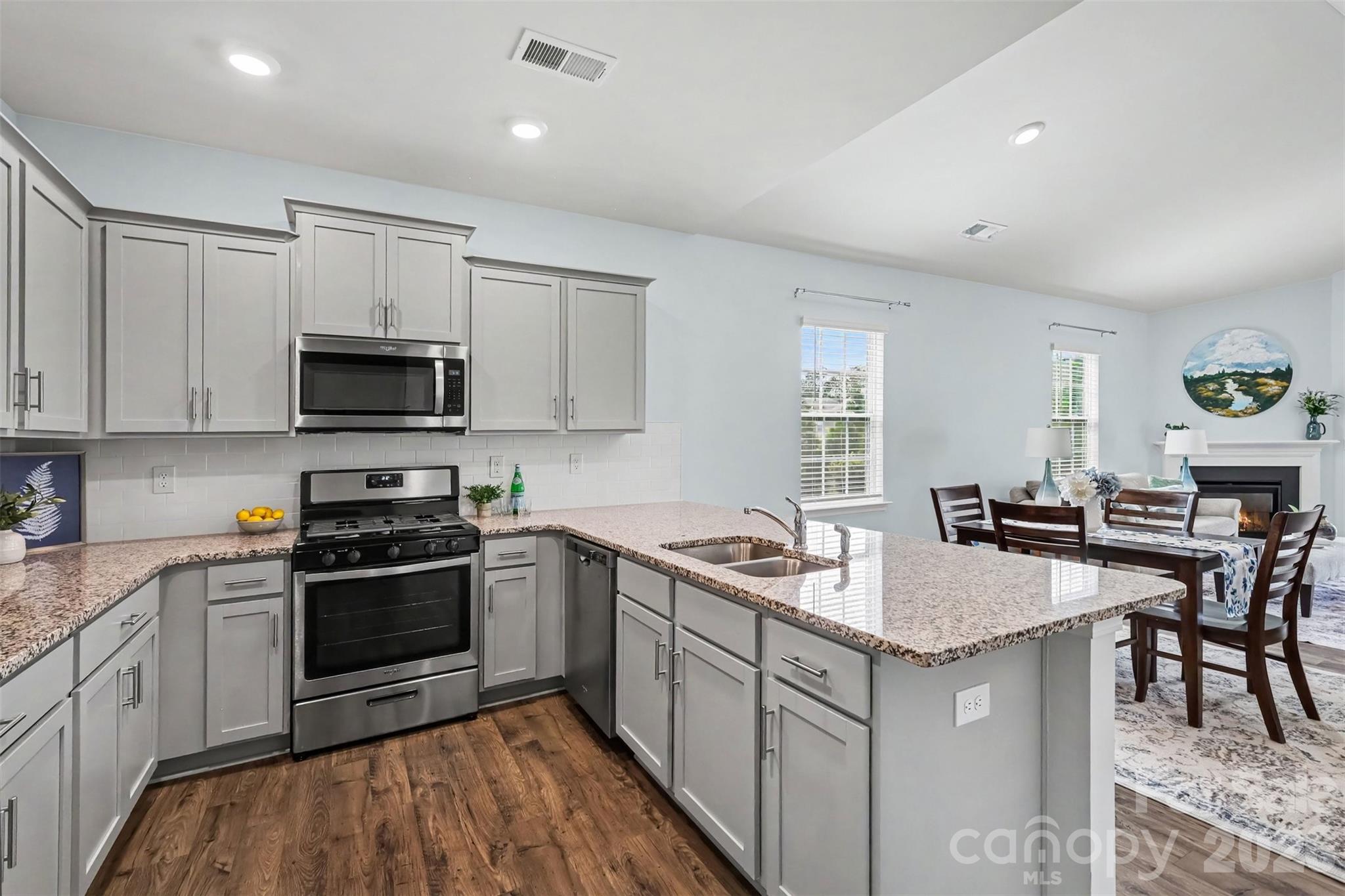 7594 Stonehouse Drive Property Photo 12