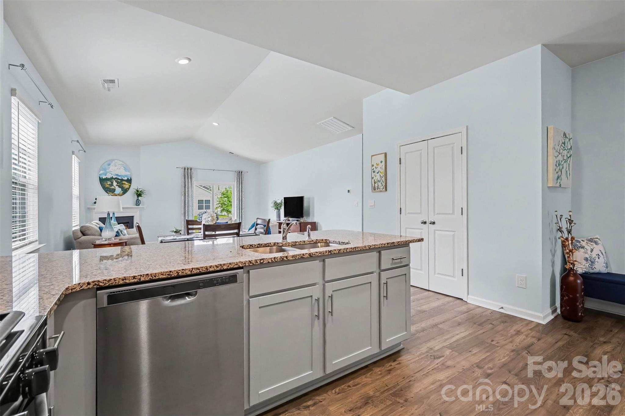 7594 Stonehouse Drive Property Photo 14