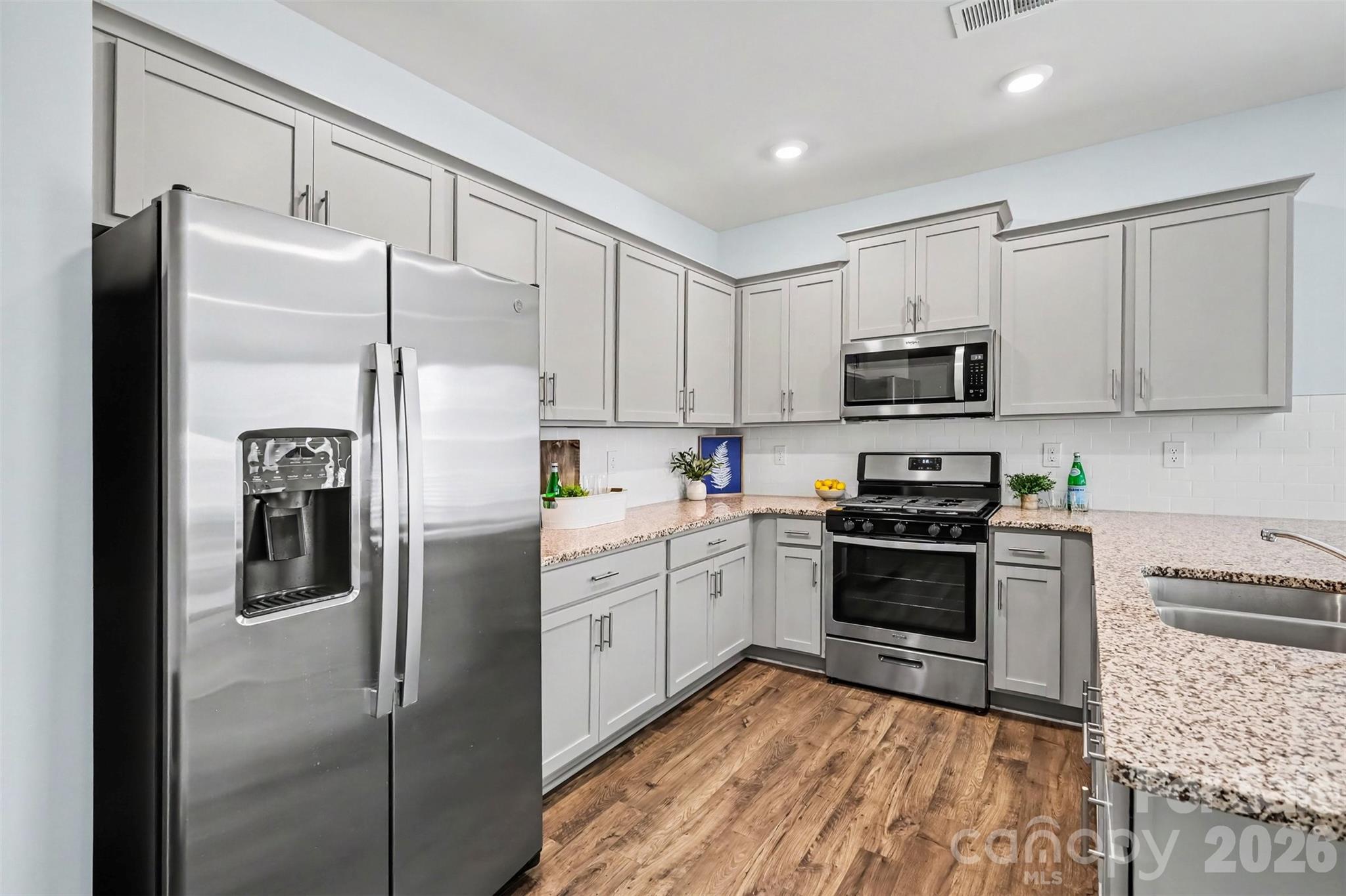 7594 Stonehouse Drive Property Photo 16