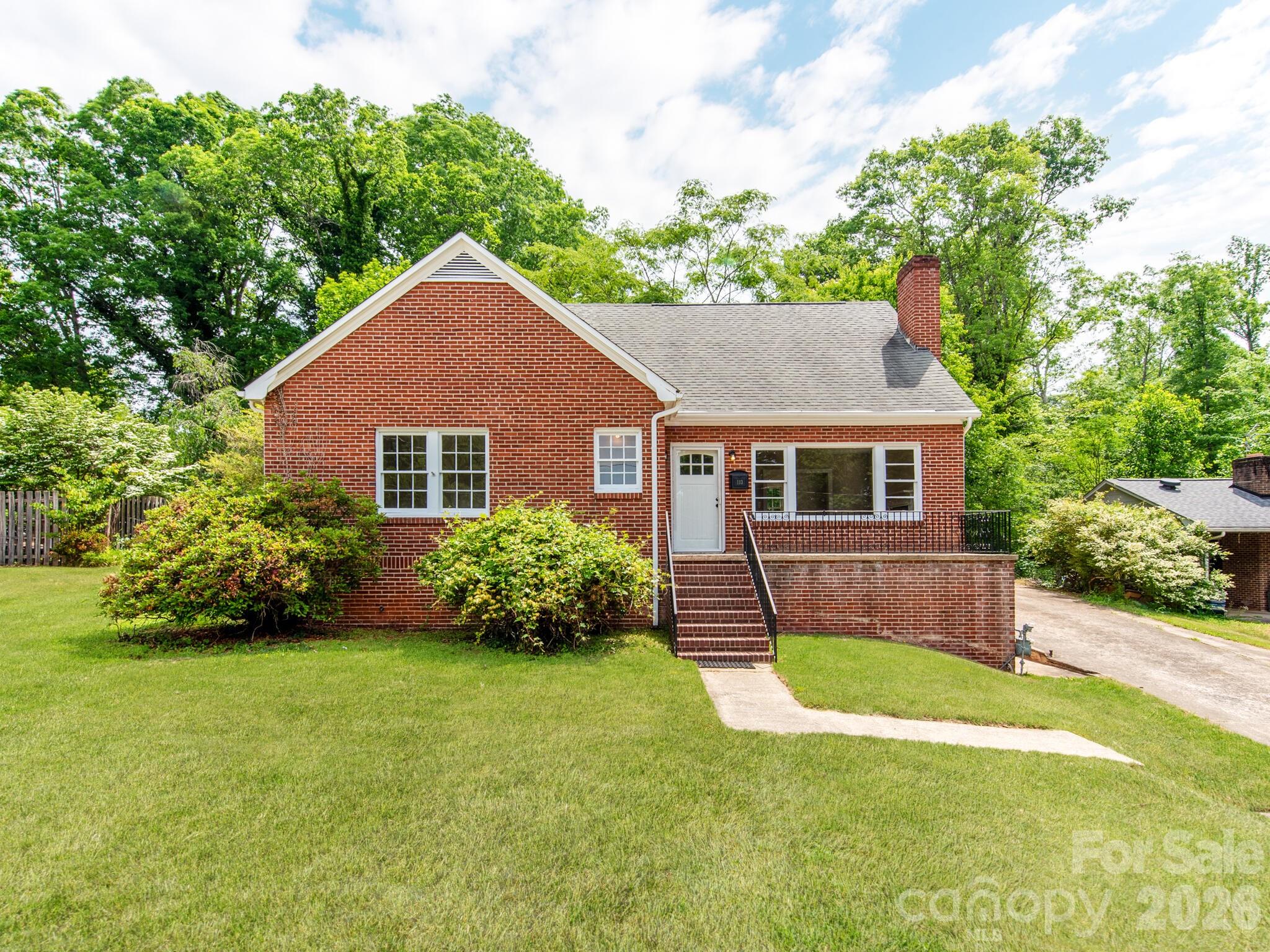 113 Falls Street Property Photo 1