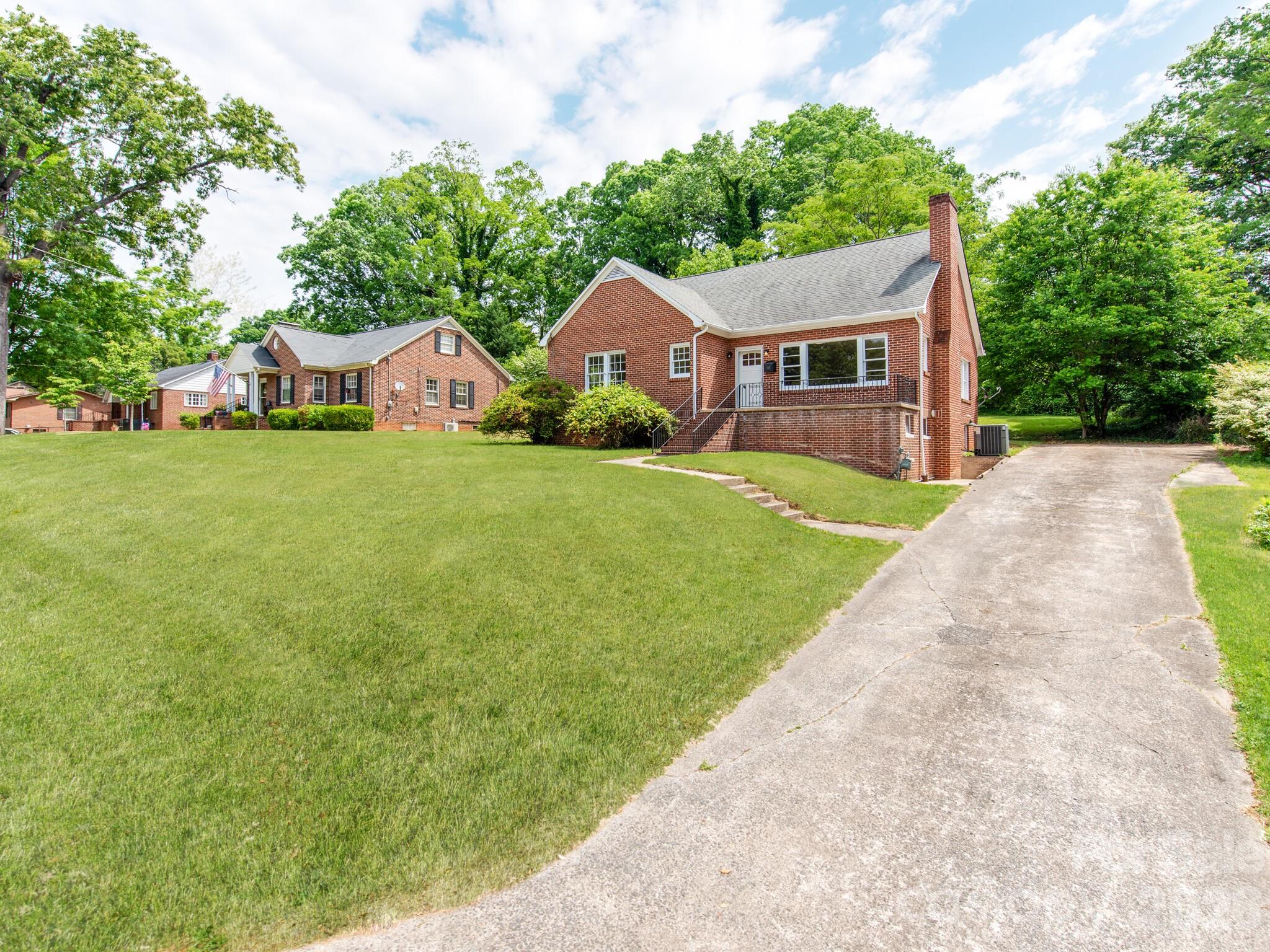 113 Falls Street Property Photo 2