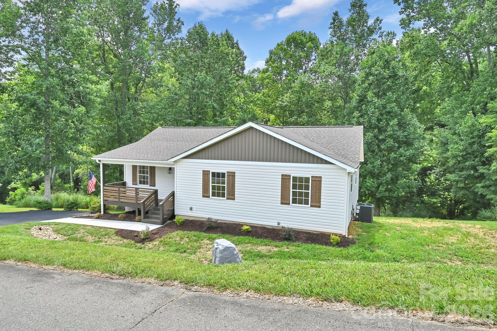 157 Scarlett Ridge Drive Property Photo 2