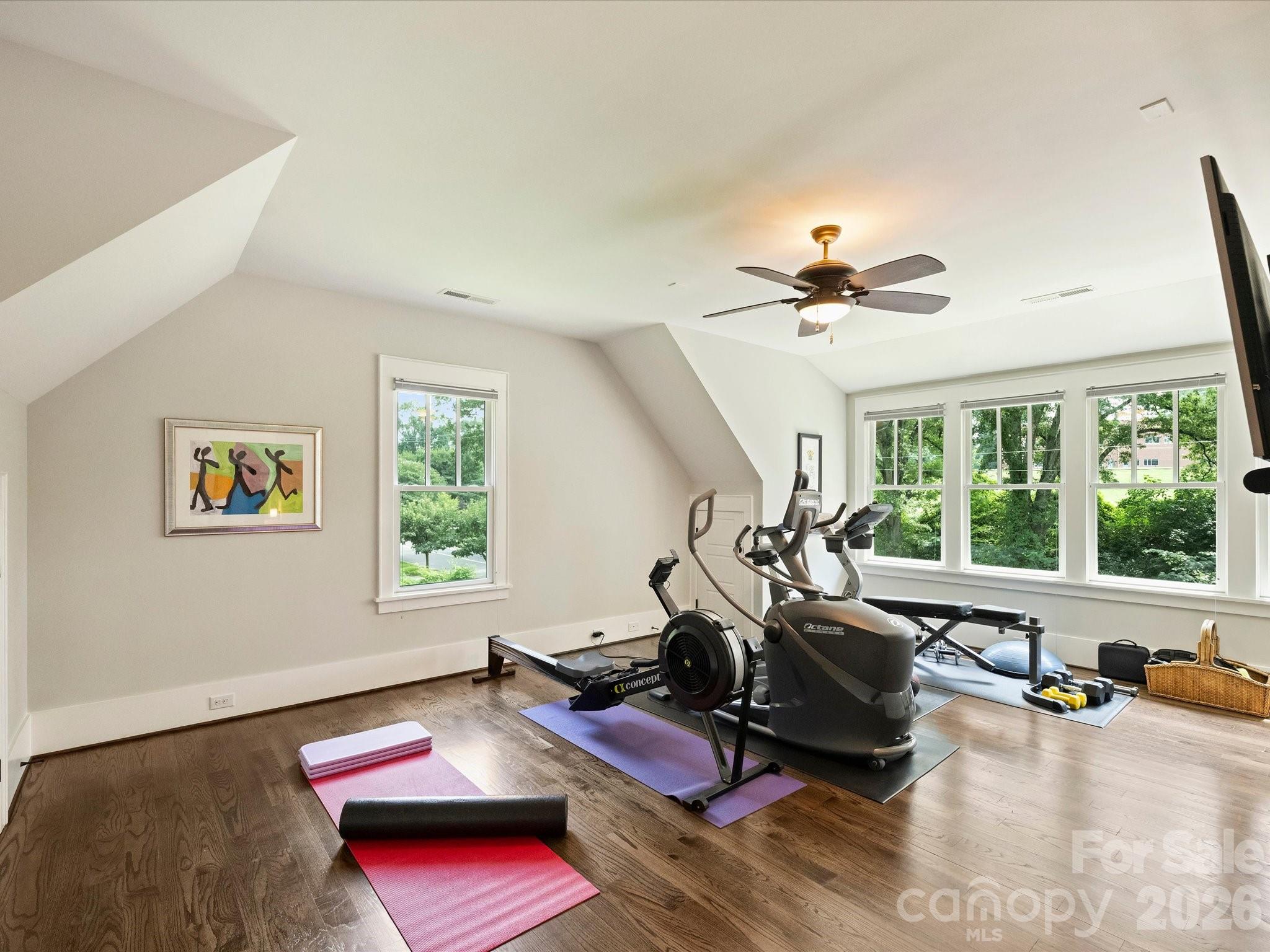 516 Hillside Avenue Property Photo 24