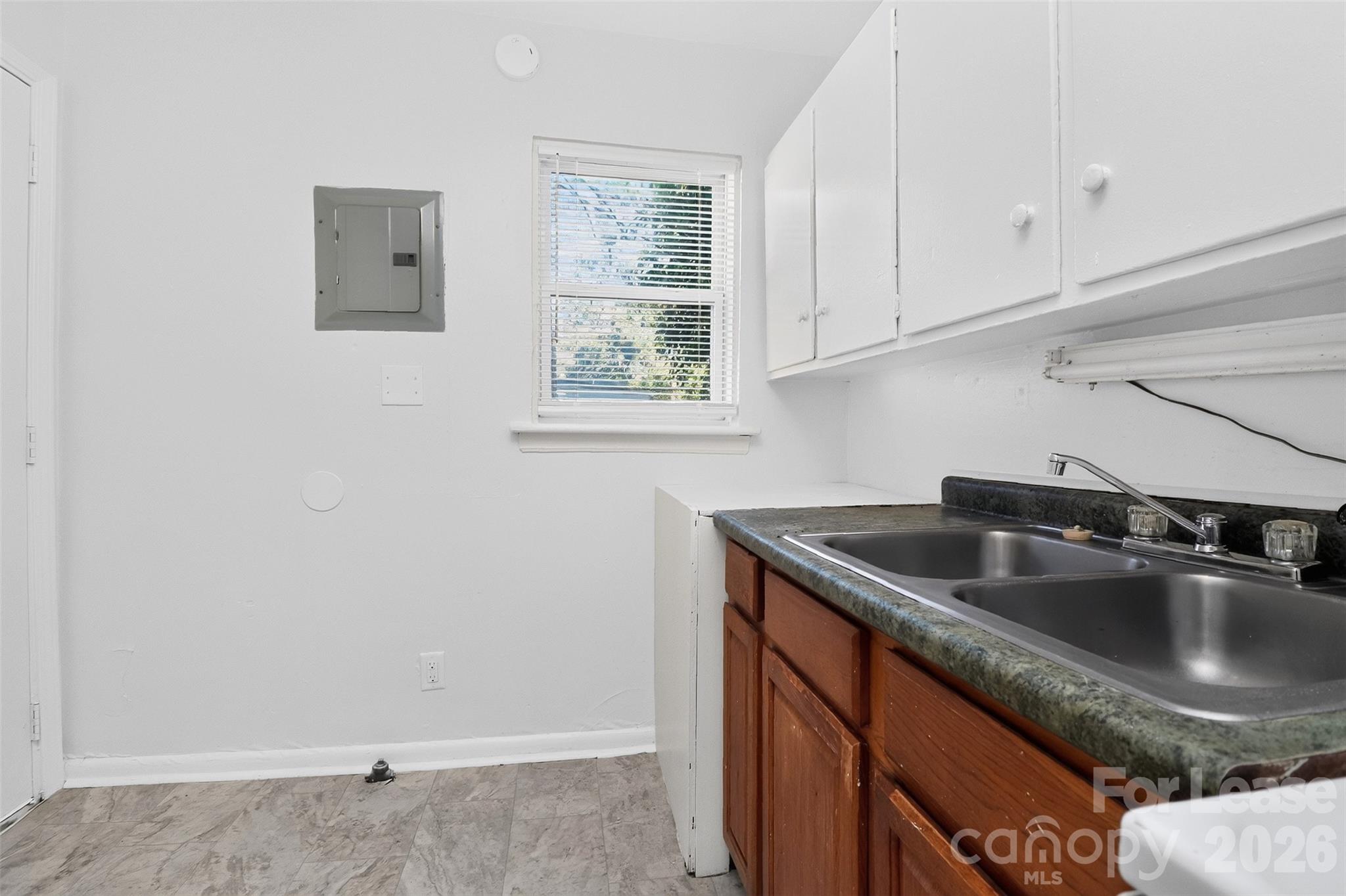 2414 Wilson Avenue Property Photo 4