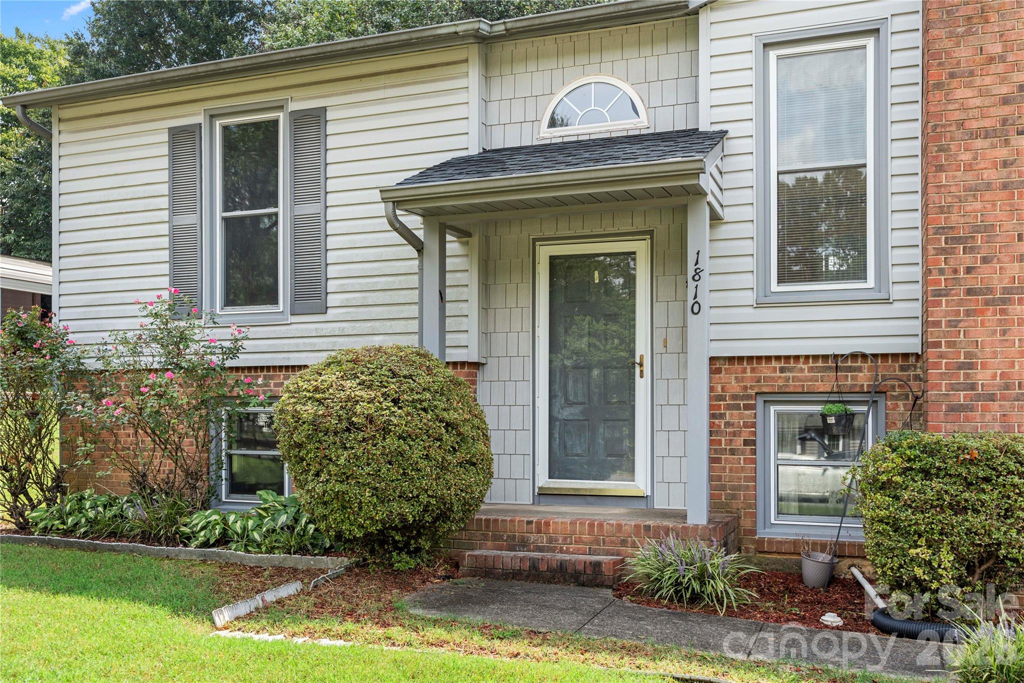 1810 Oak Hollow Road Property Photo 2