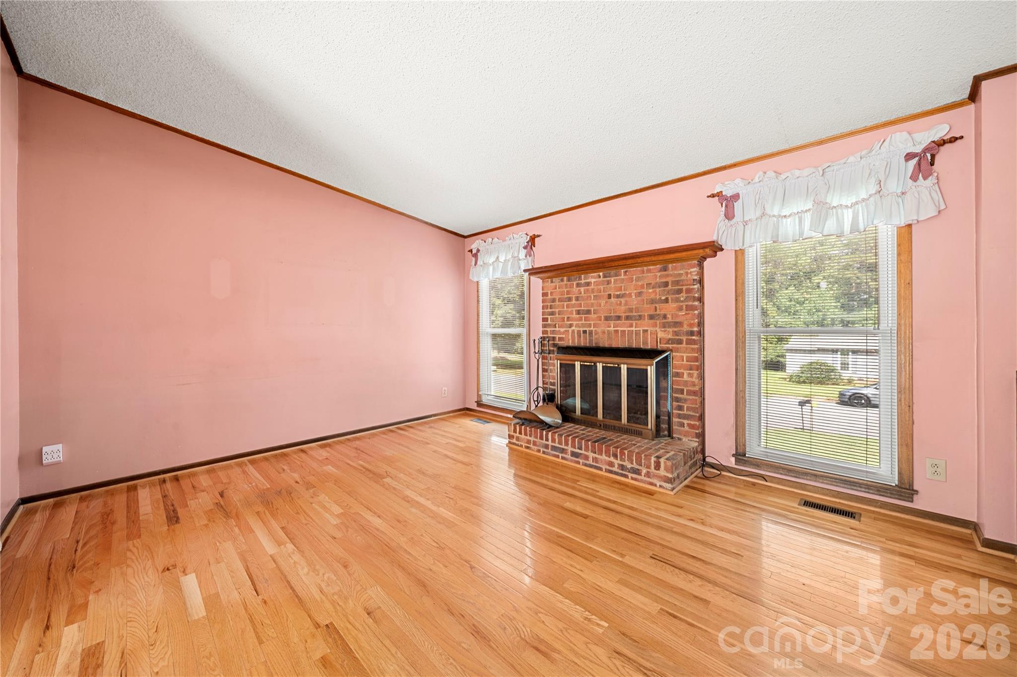 1810 Oak Hollow Road Property Photo 4